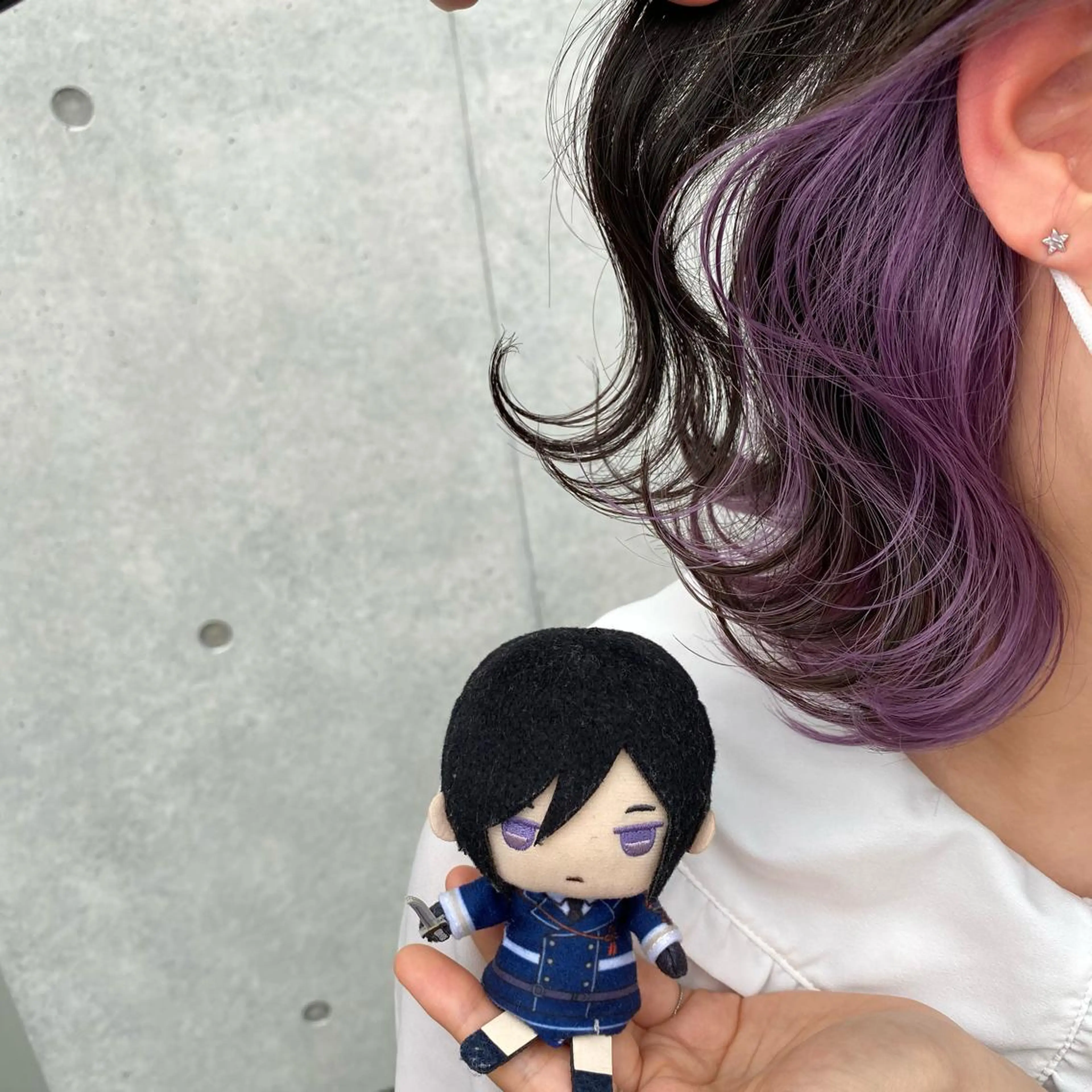 ミディアム カラー イヤリングカラー インナーカラー ウルフカット 渋谷の人のヘアスタイル