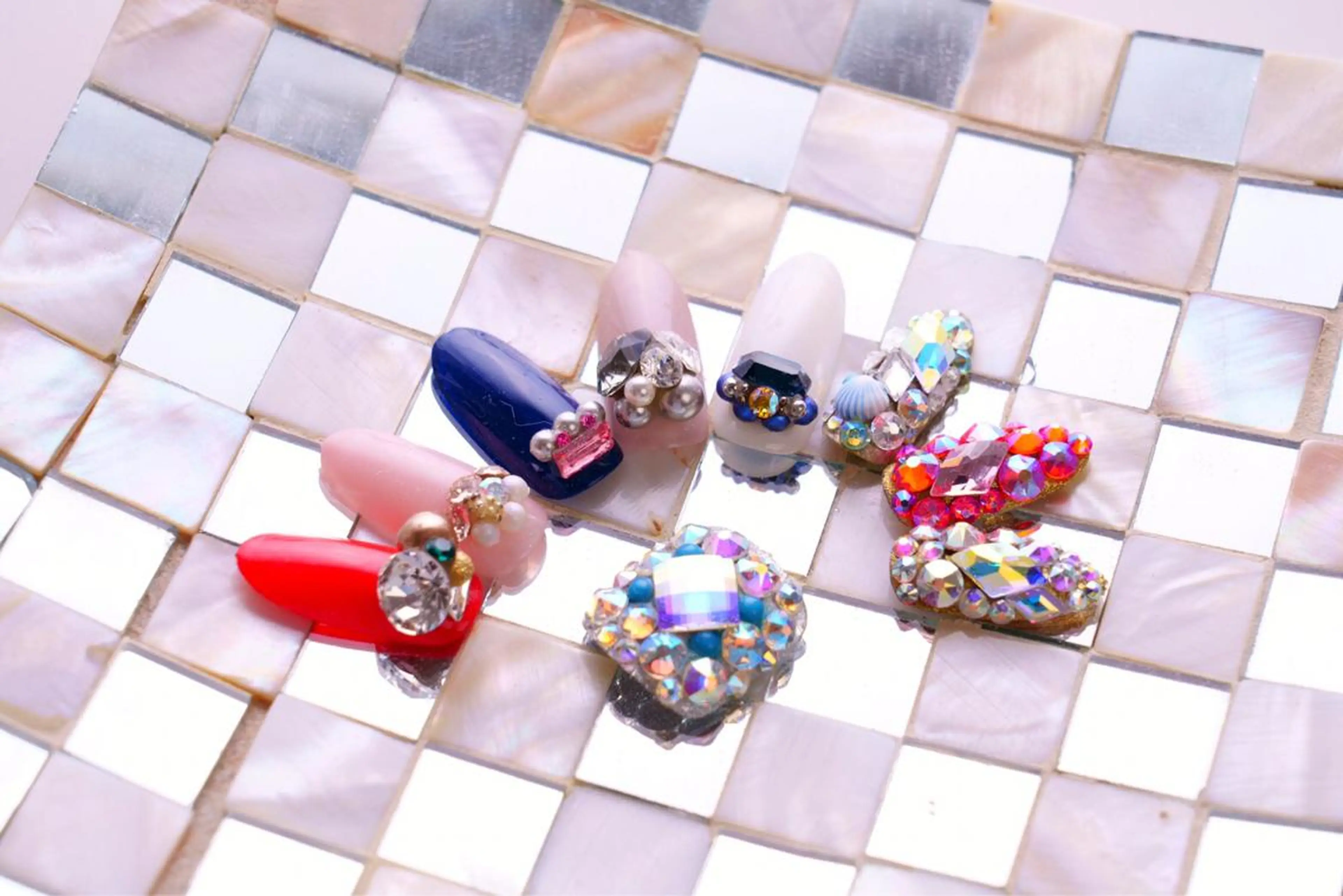 ネイル キラキラネイル ストーンネイル Nail Salon MUSEのネイルデザイン