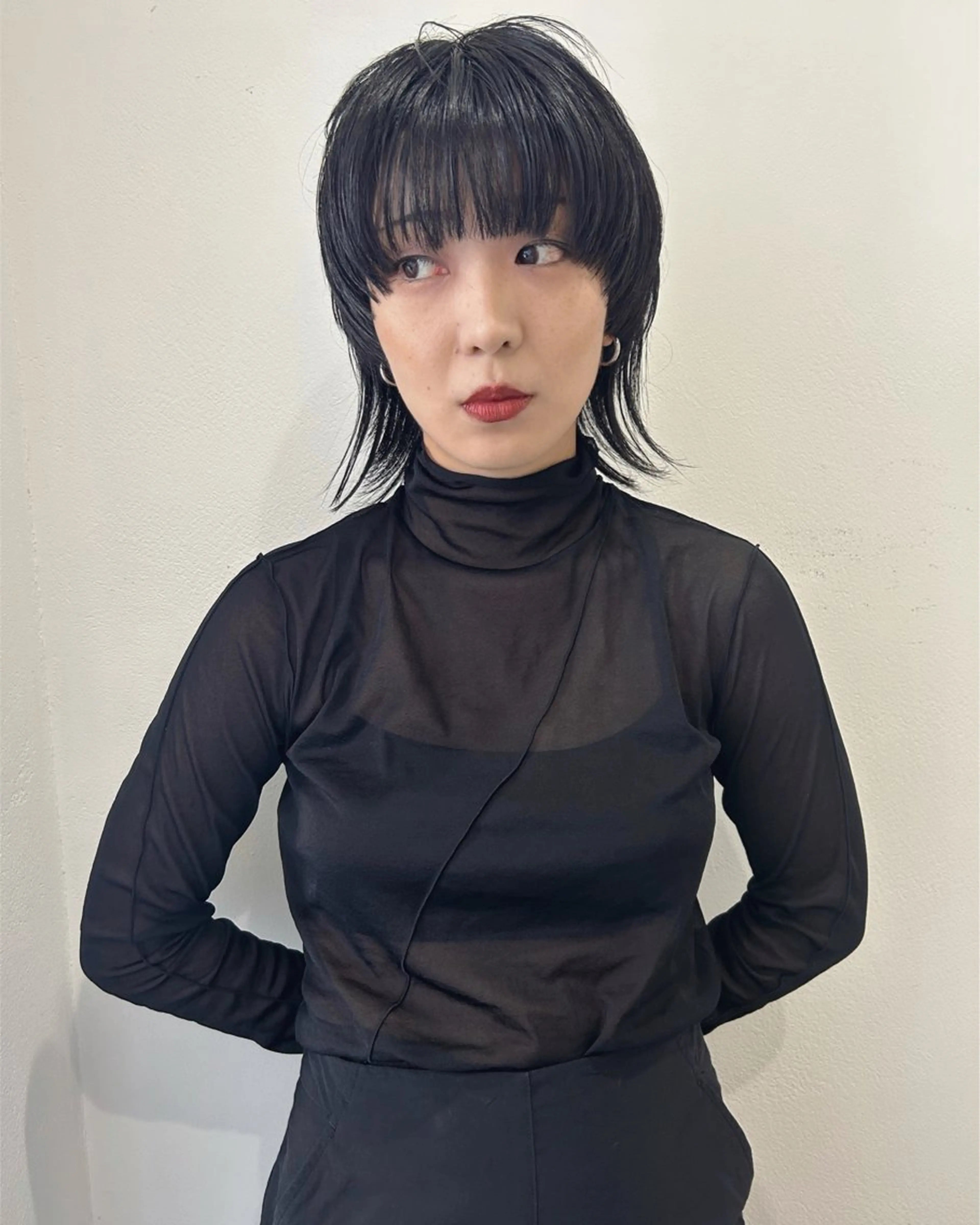 ミディアム カラー ウルフカット カット ヘアカラー トリートメント Loom.所属・村上雅人 ナチュラルモードのヘアスタイル