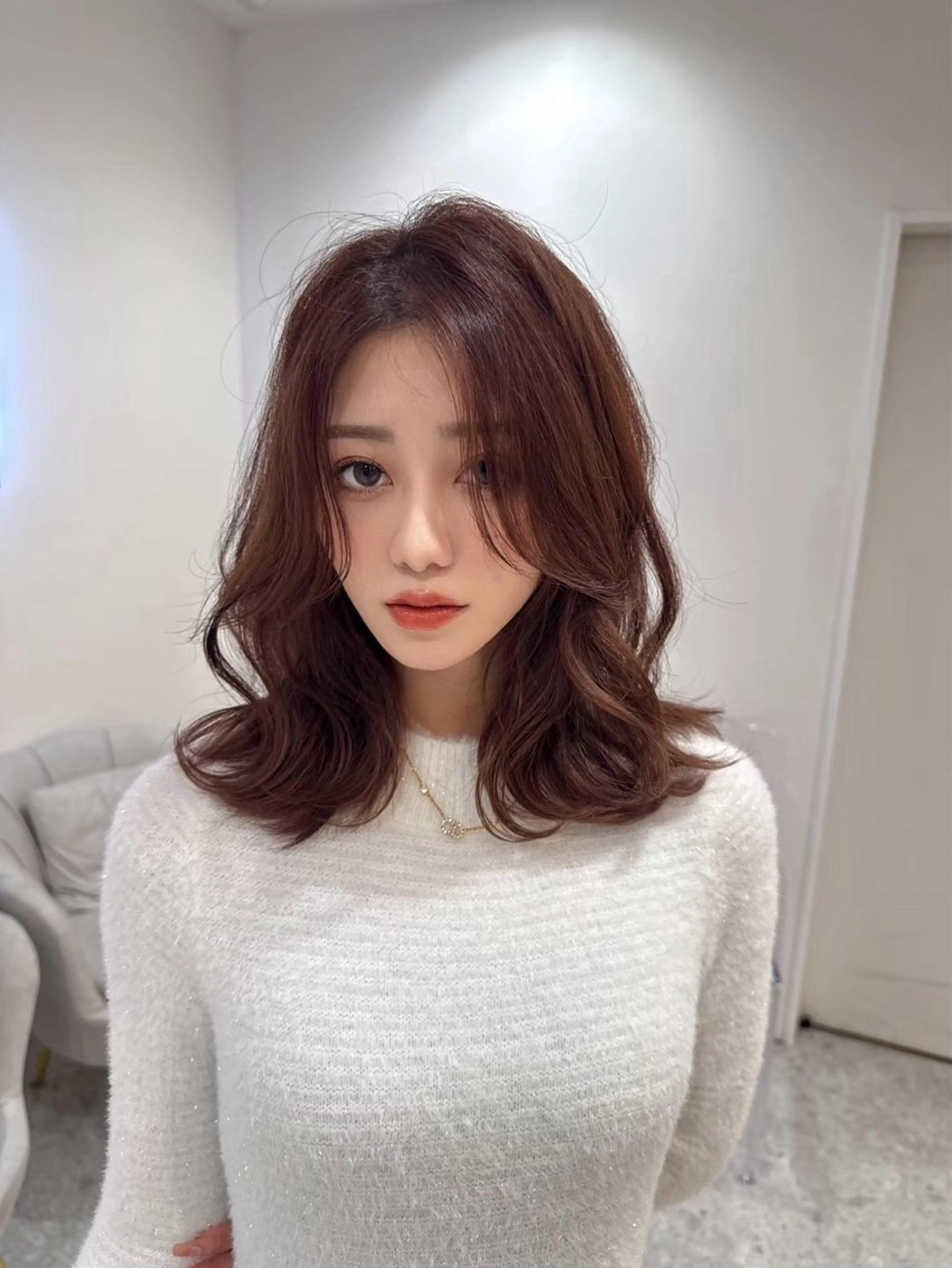 セミロング カラー ヘアカラー トリートメント イウラ ショウヤのヘアスタイル