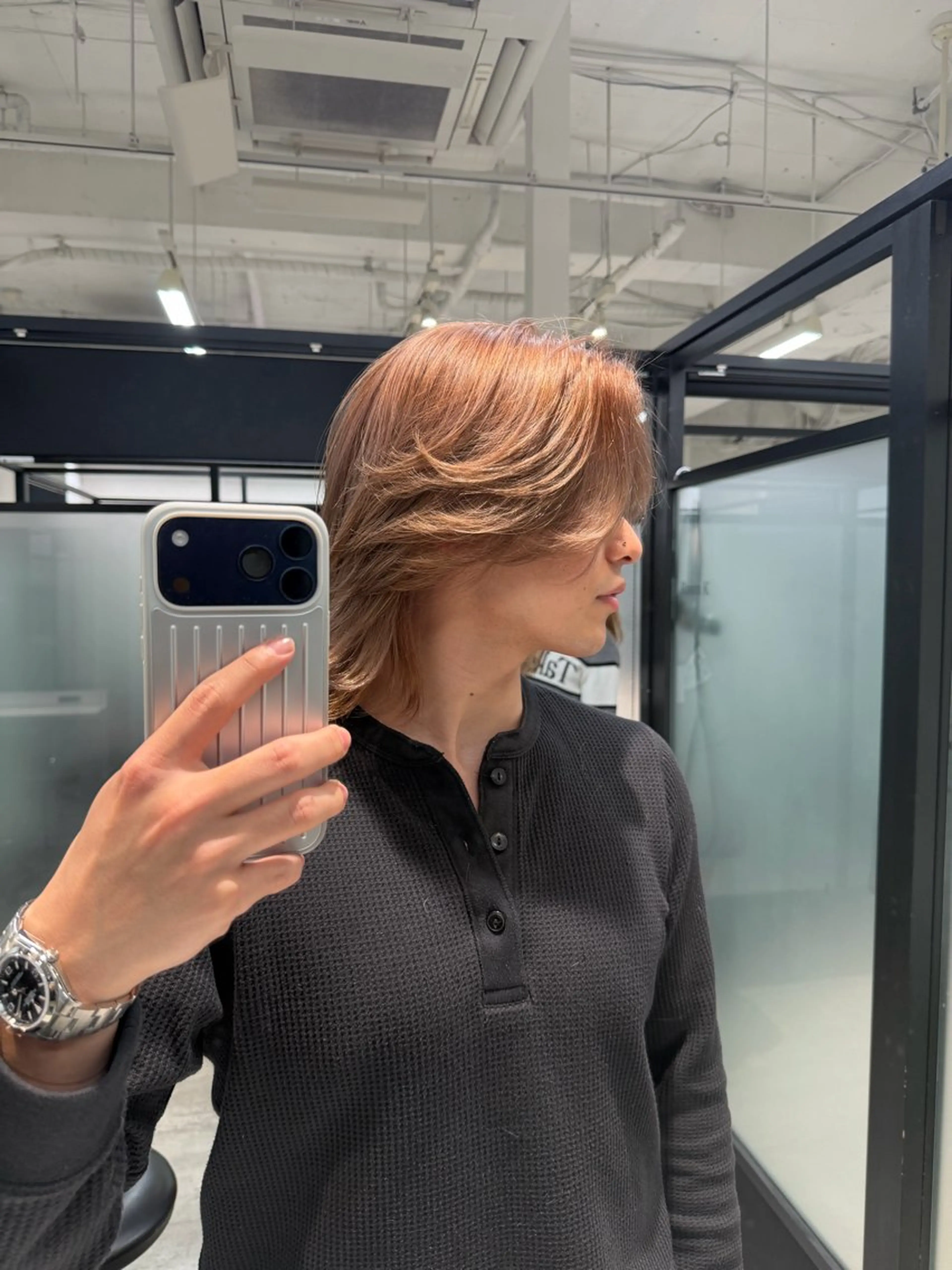 セミロング メンズ メンズブリーチ カット ヘアカラー SALOWIN 原宿 iori所属・🌟原宿指名No.1 センターパート⭐️のヘアスタイル