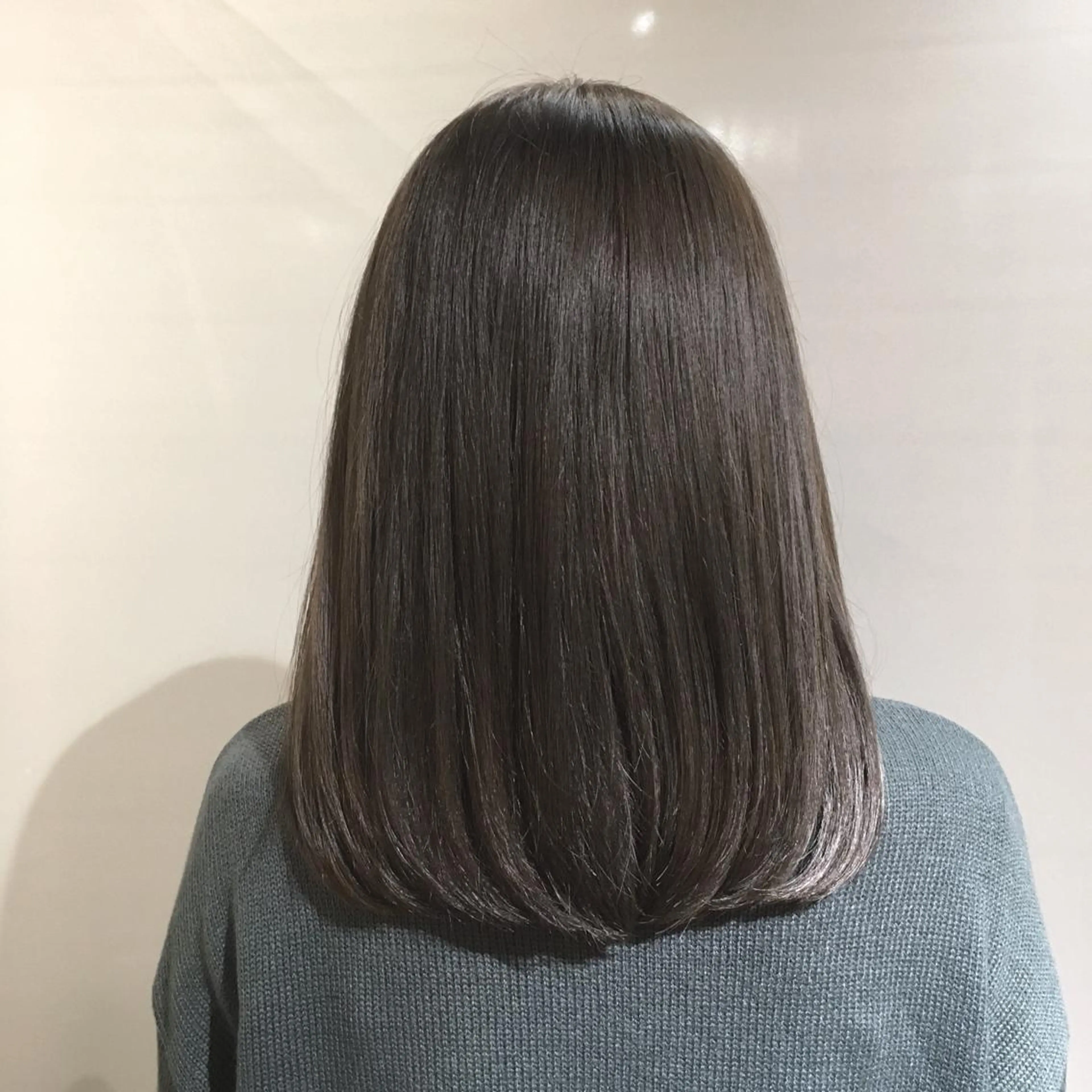 ミディアム カラー ヘアアレンジ ブリーチ グレージュ As hair所属・柔らか垢抜けｶﾗｰと ｶｯﾄ🫧ASUKAのヘアスタイル