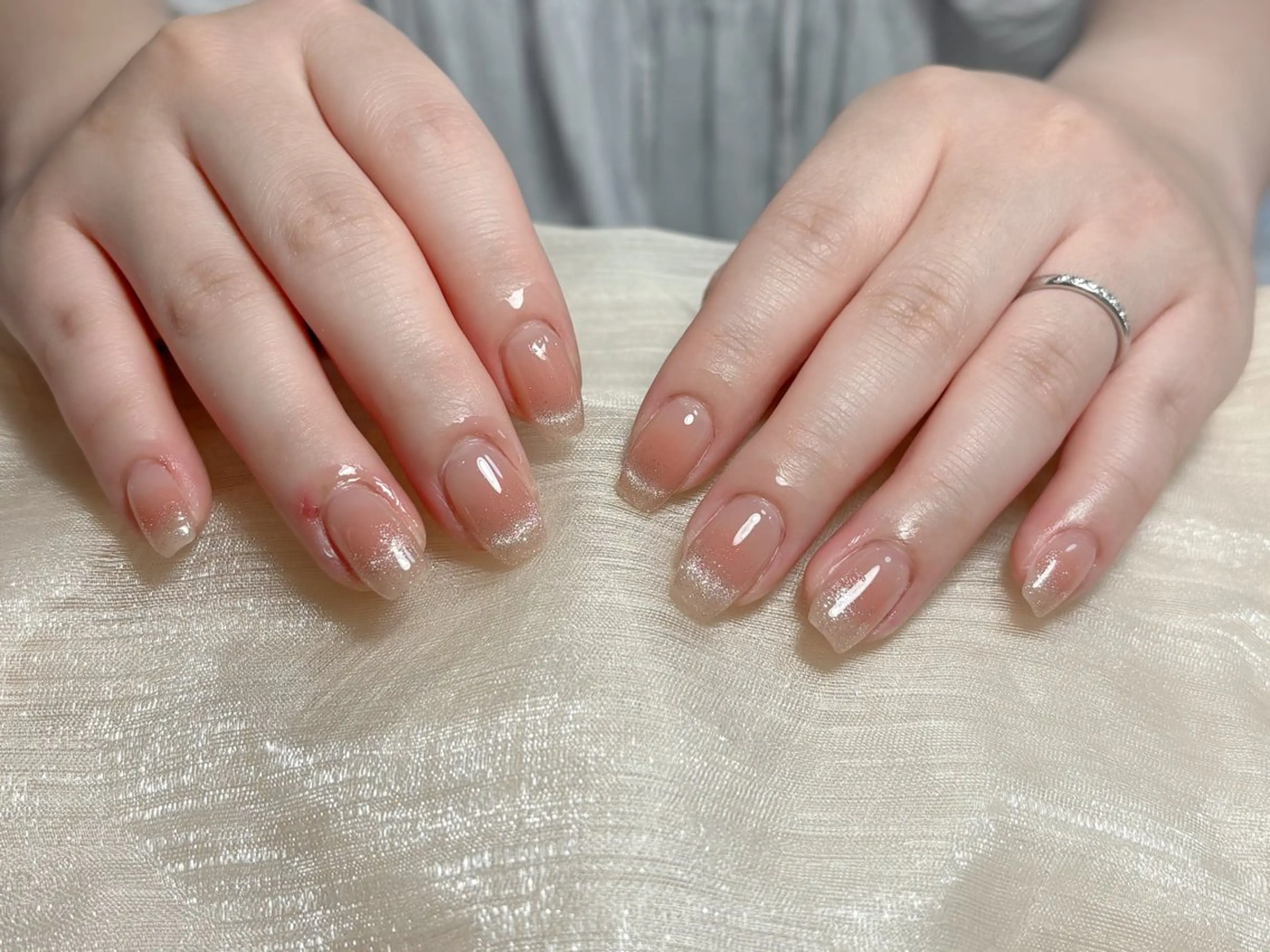 ネイル オーロラネイル チークネイル フレンチネイル ジェルネイル ガラスフレンチ ハンドネイル Nail Jolie所属・Nail Jolieのネイルデザイン