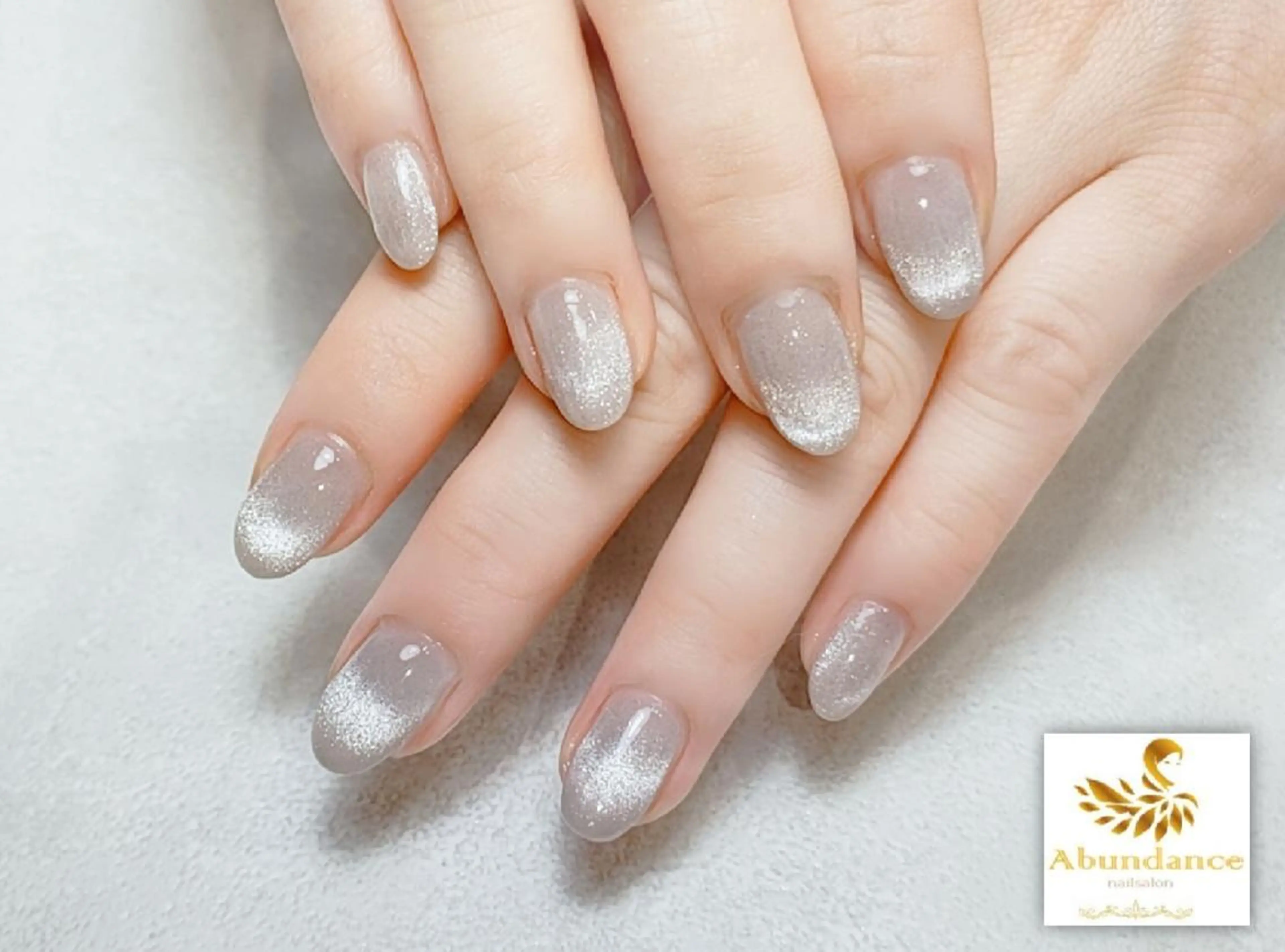 ミディアム ネイル ゴージャス マグネットネイル ハンドネイル 完全予約制個室サロン Abundancesのネイルデザイン