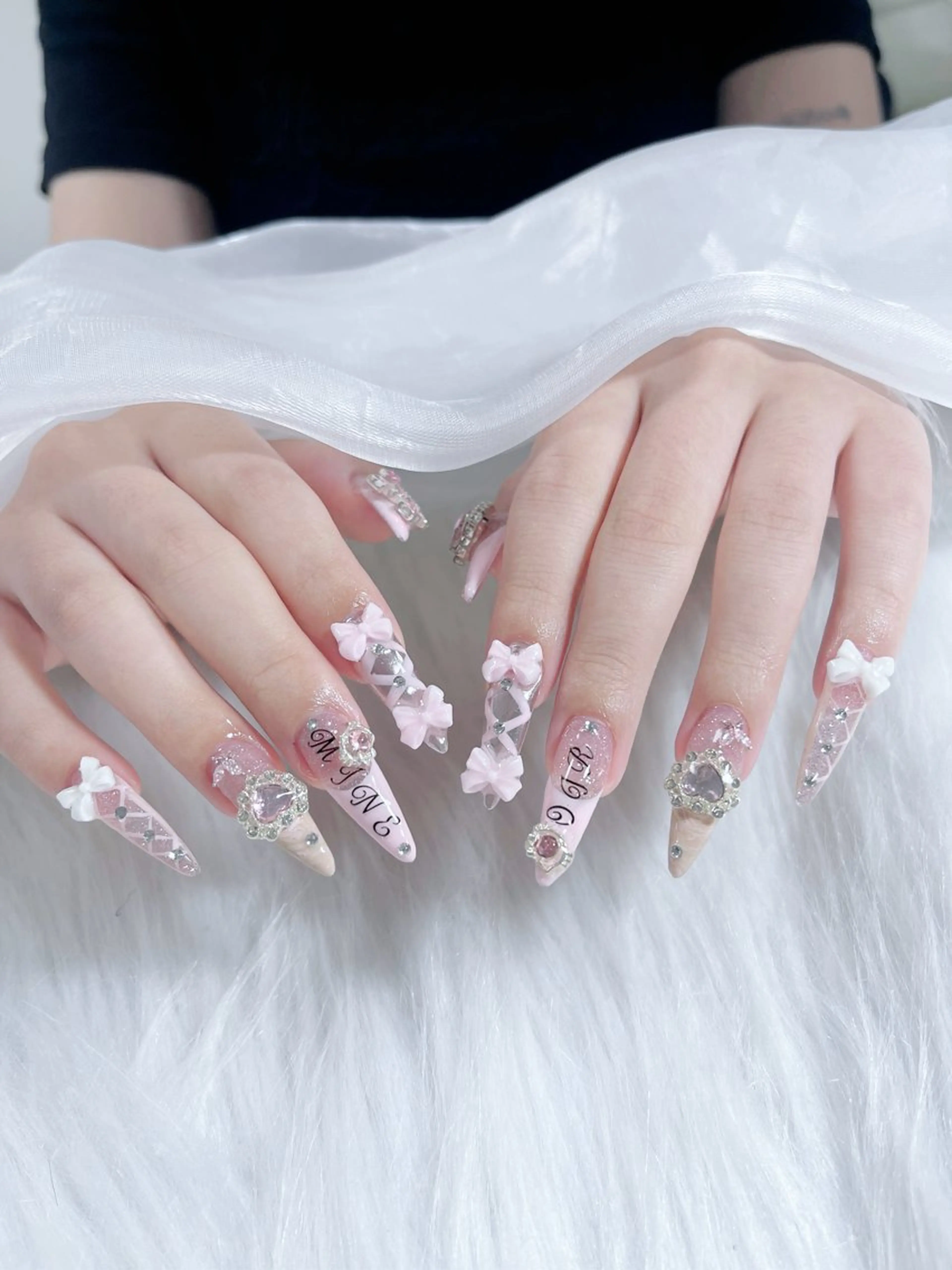 ネイル オーロラネイル クリアネイル フラッシュネイル ジェルネイル グラデーション ハンドネイル Amee Nailsalonのネイルデザイン