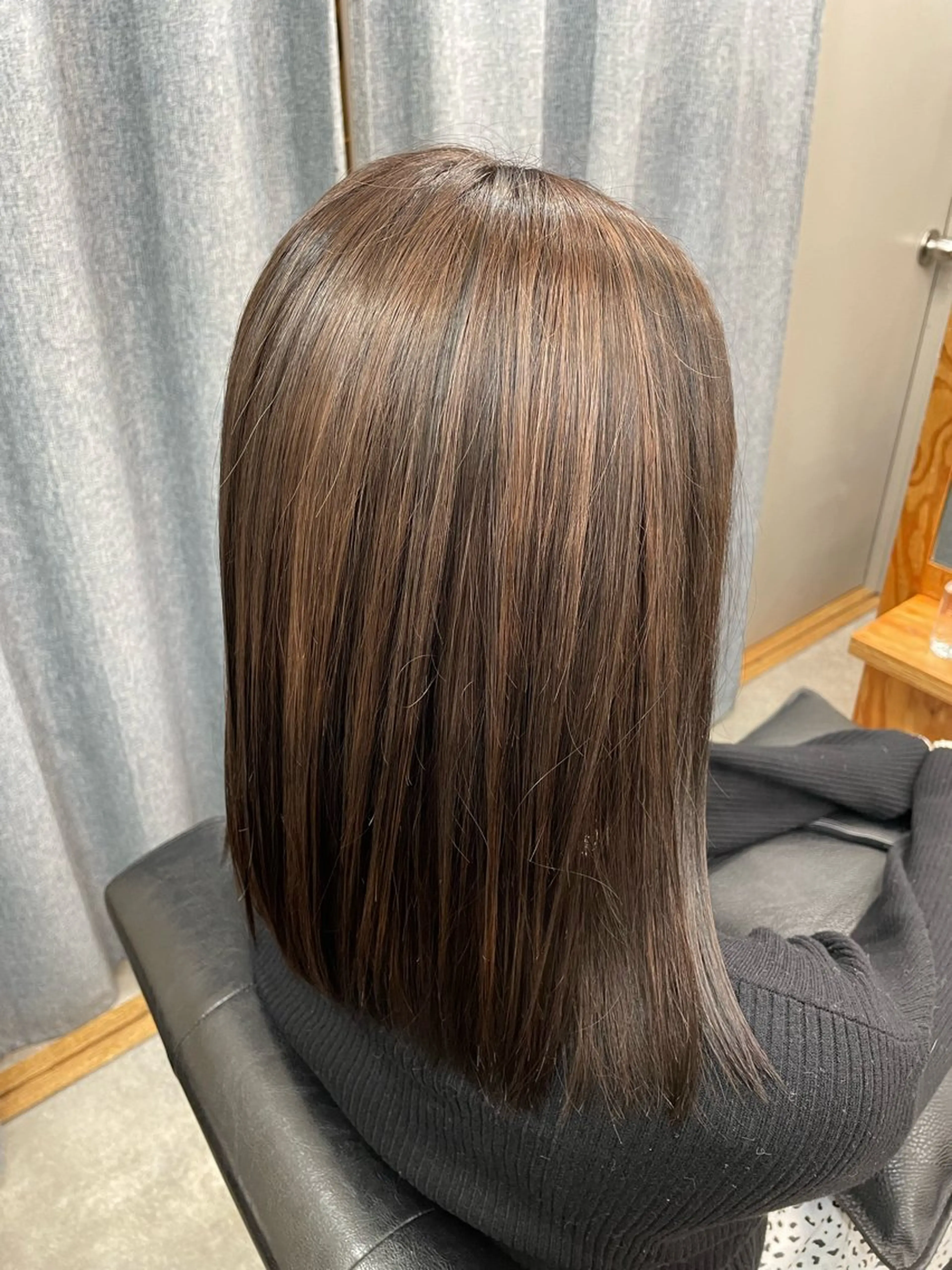 カラー 荒川 桃花のヘアスタイル