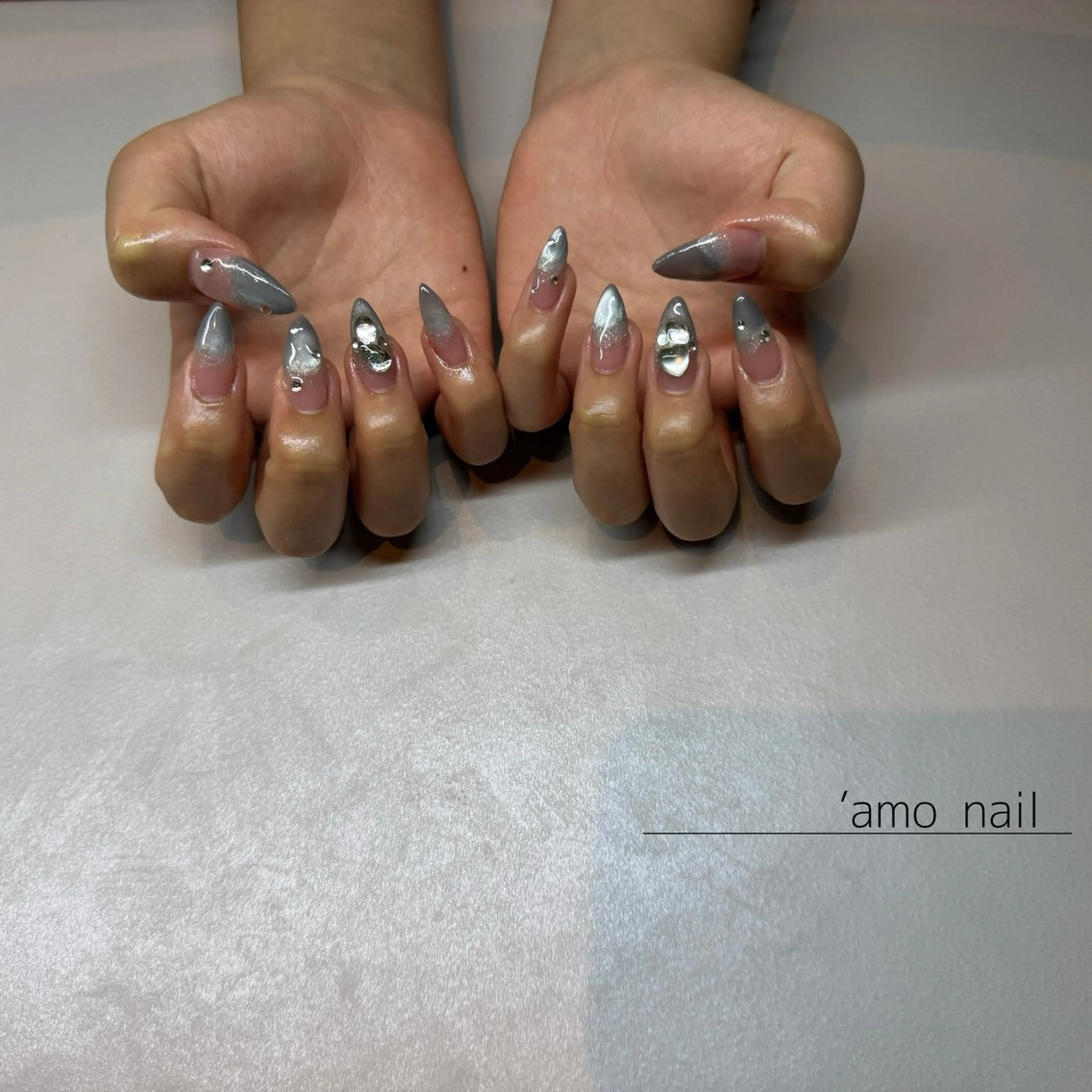 ネイル 長さ出し マグネットネイル ストーンネイル 'amo nail所属・'amo nailのネイルデザイン