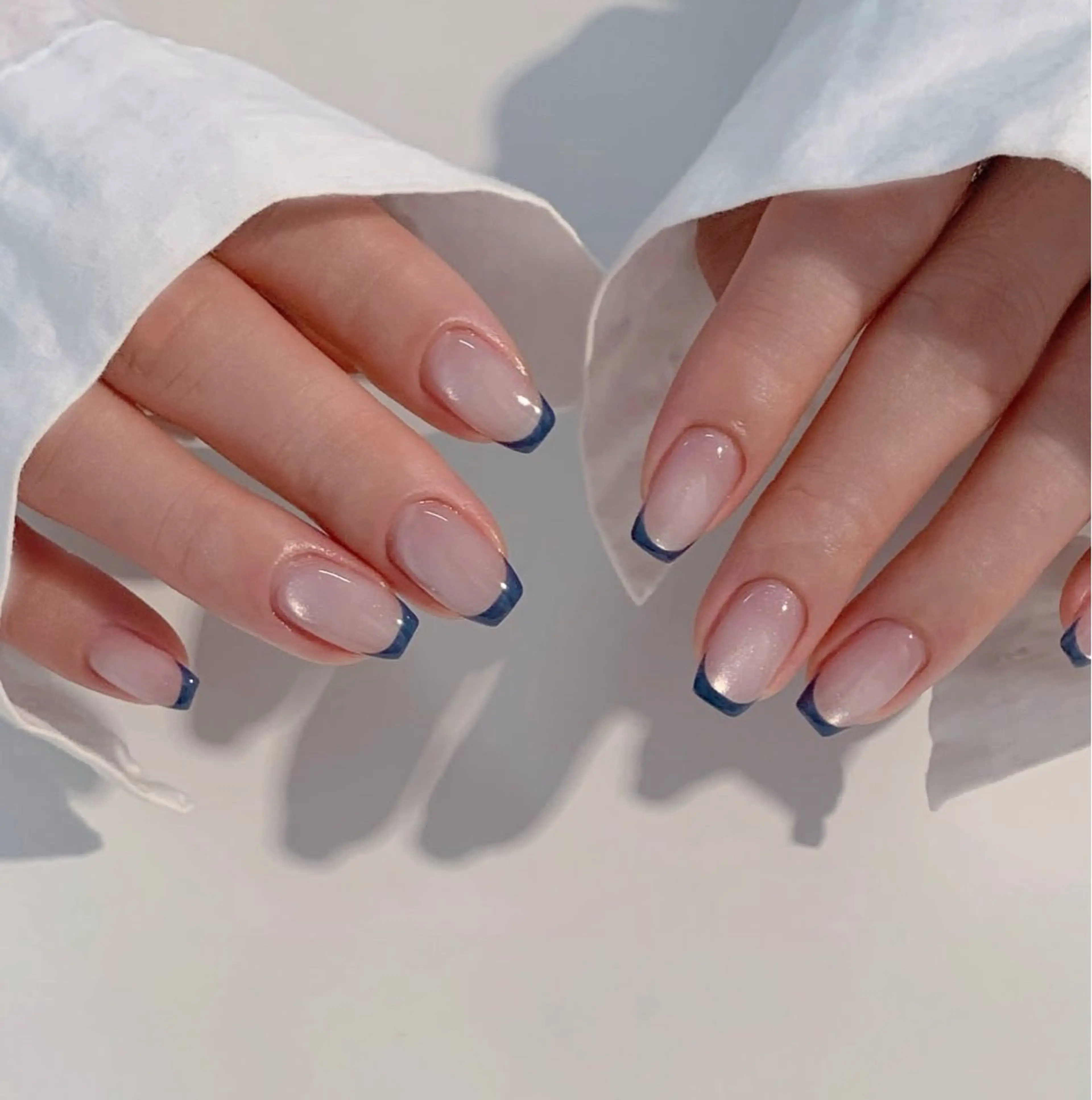 (ペース色付き)フレンチネイルの写真