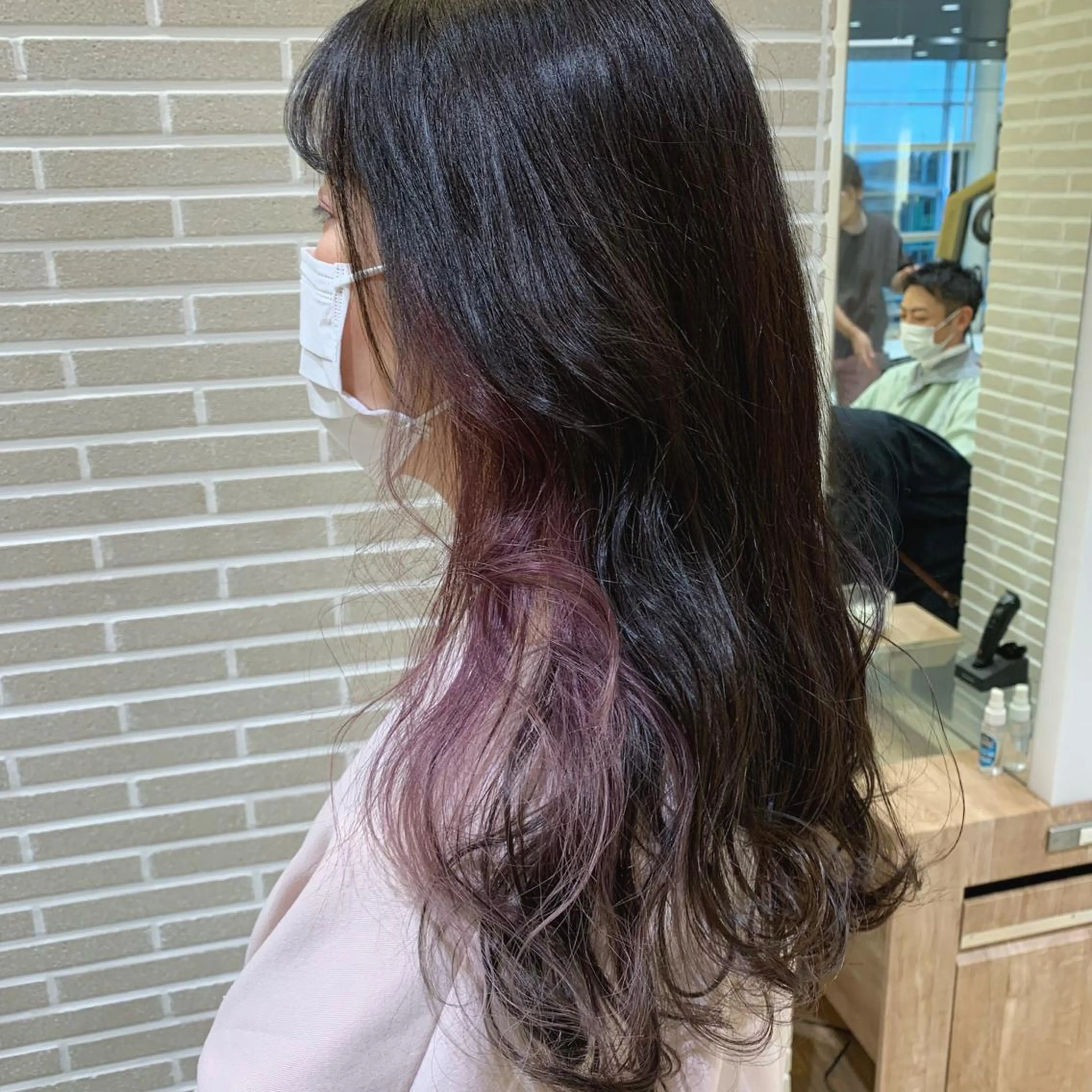 ロング パープルカラー 潟上 菜摘のヘアスタイル