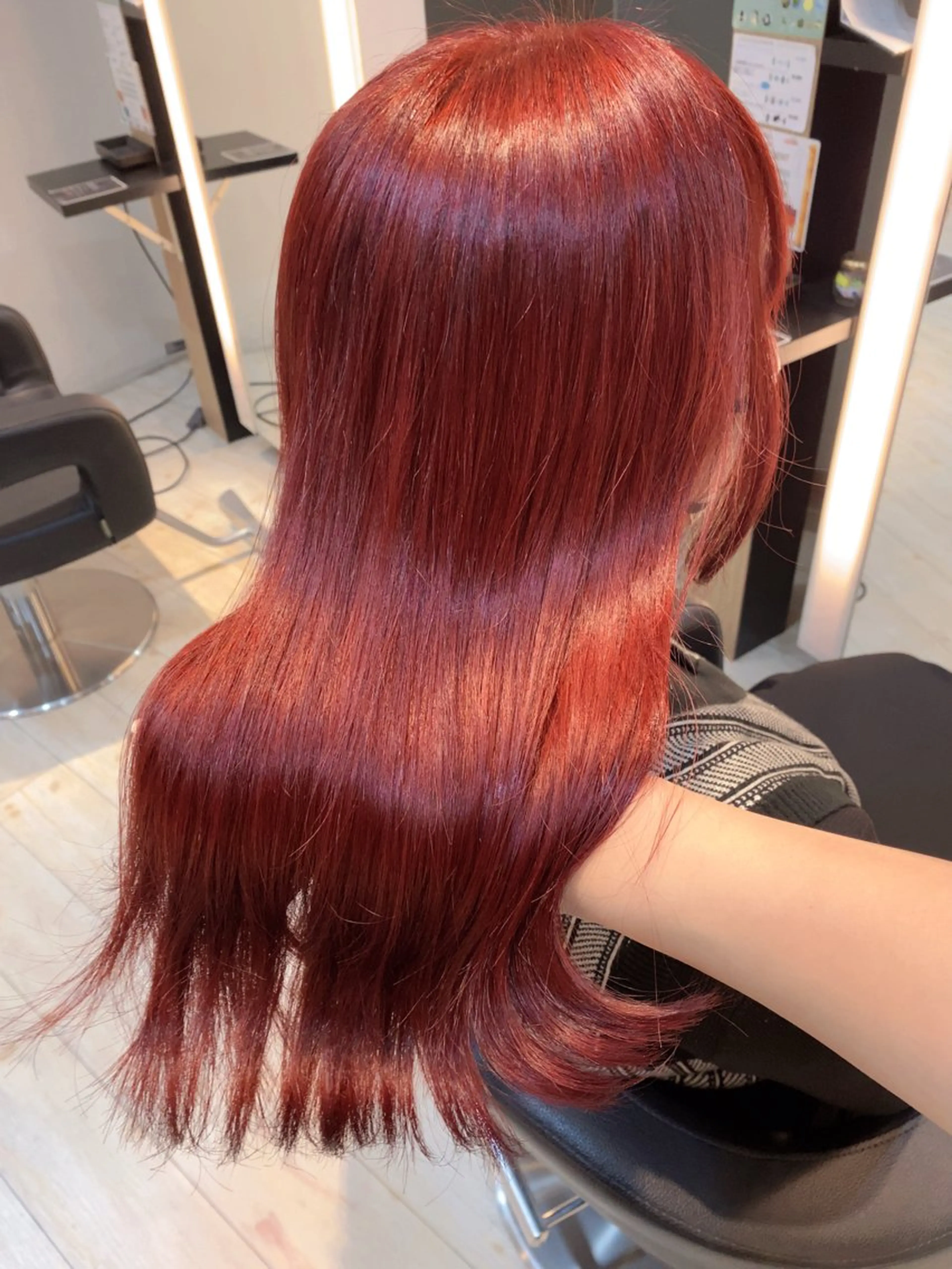 ミディアム カラー ブリーチ レッドカラー ヘアカラー トリートメント ブリーチ/髪質改善/ ハイトーン/暖色のヘアスタイル