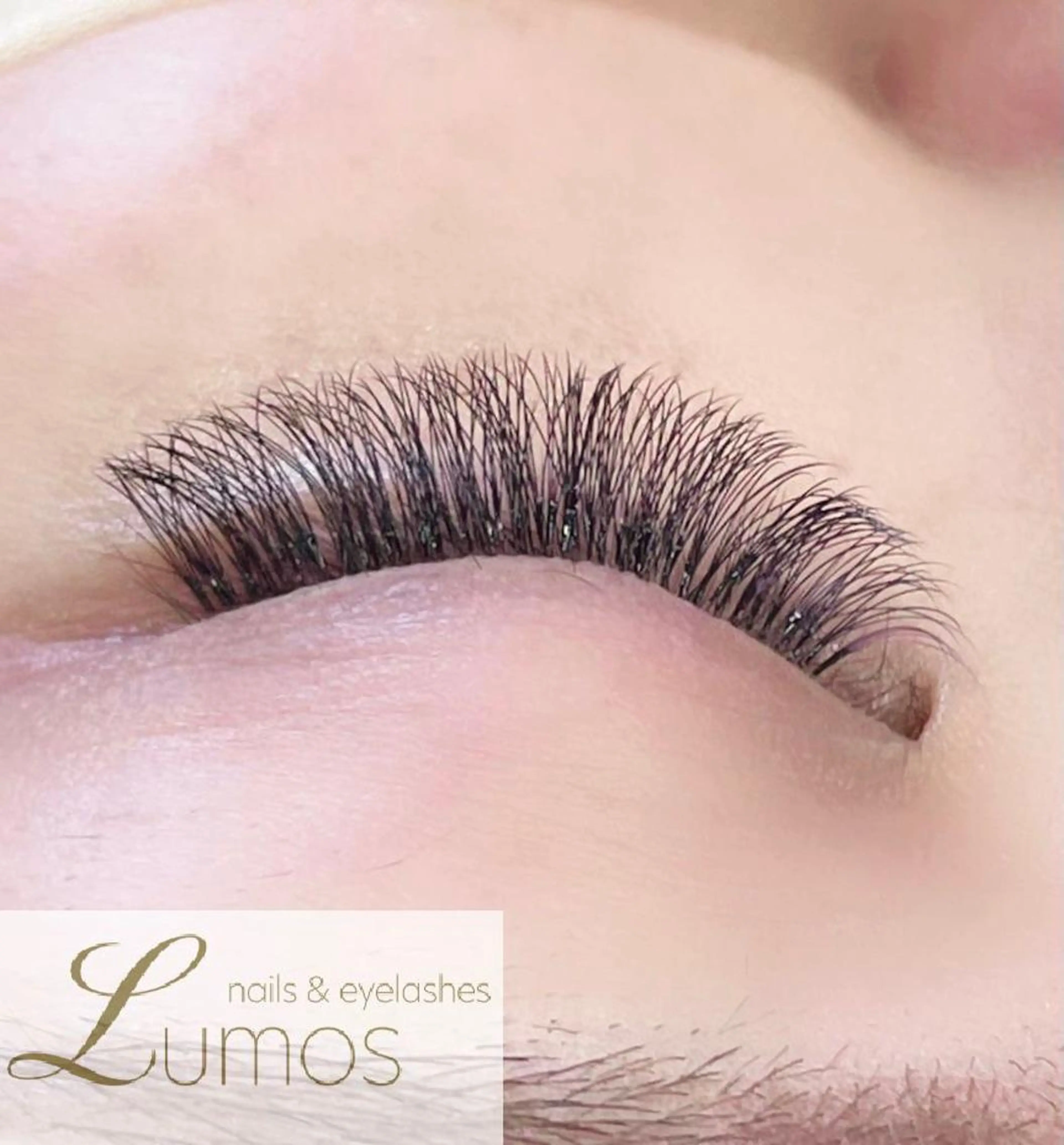 マツエク・マツパ ボリュームラッシュ マツエク Lumos nail&eyelash所属・Lumos Ayakaのマツエク・マツパデザイン