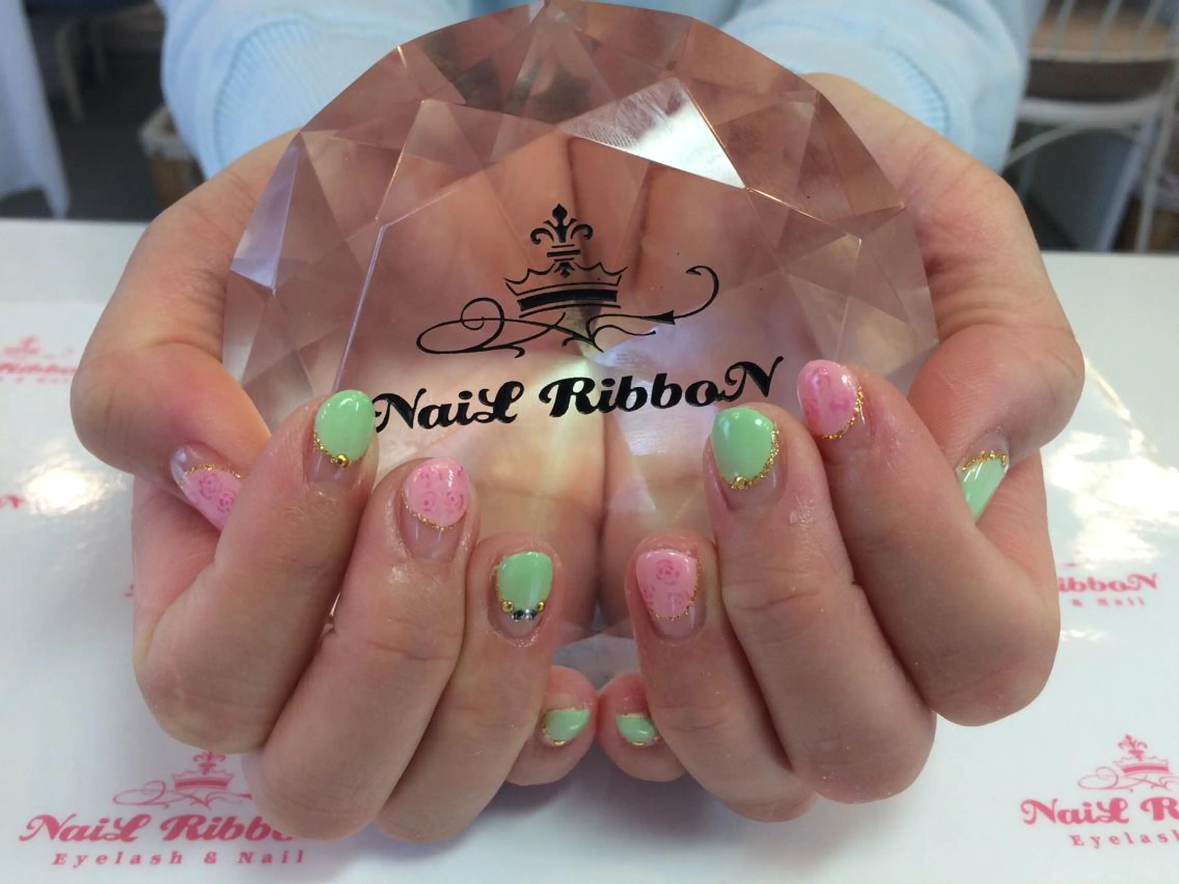 ネイル ネイルリボン 受付スタッフのネイルデザイン
