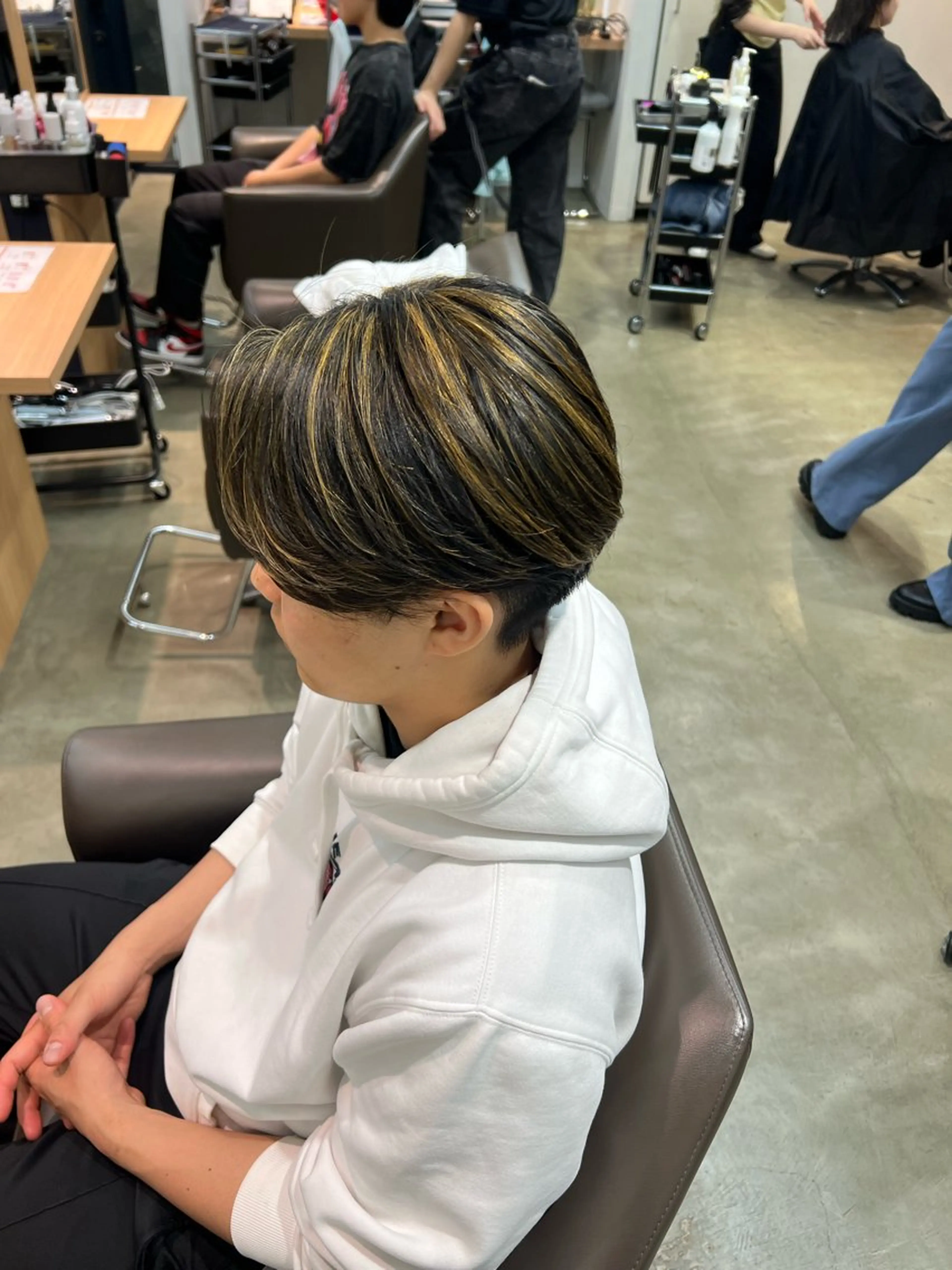 カラー ハイライトカラー Omnis所属・山中 欧輔のヘアスタイル