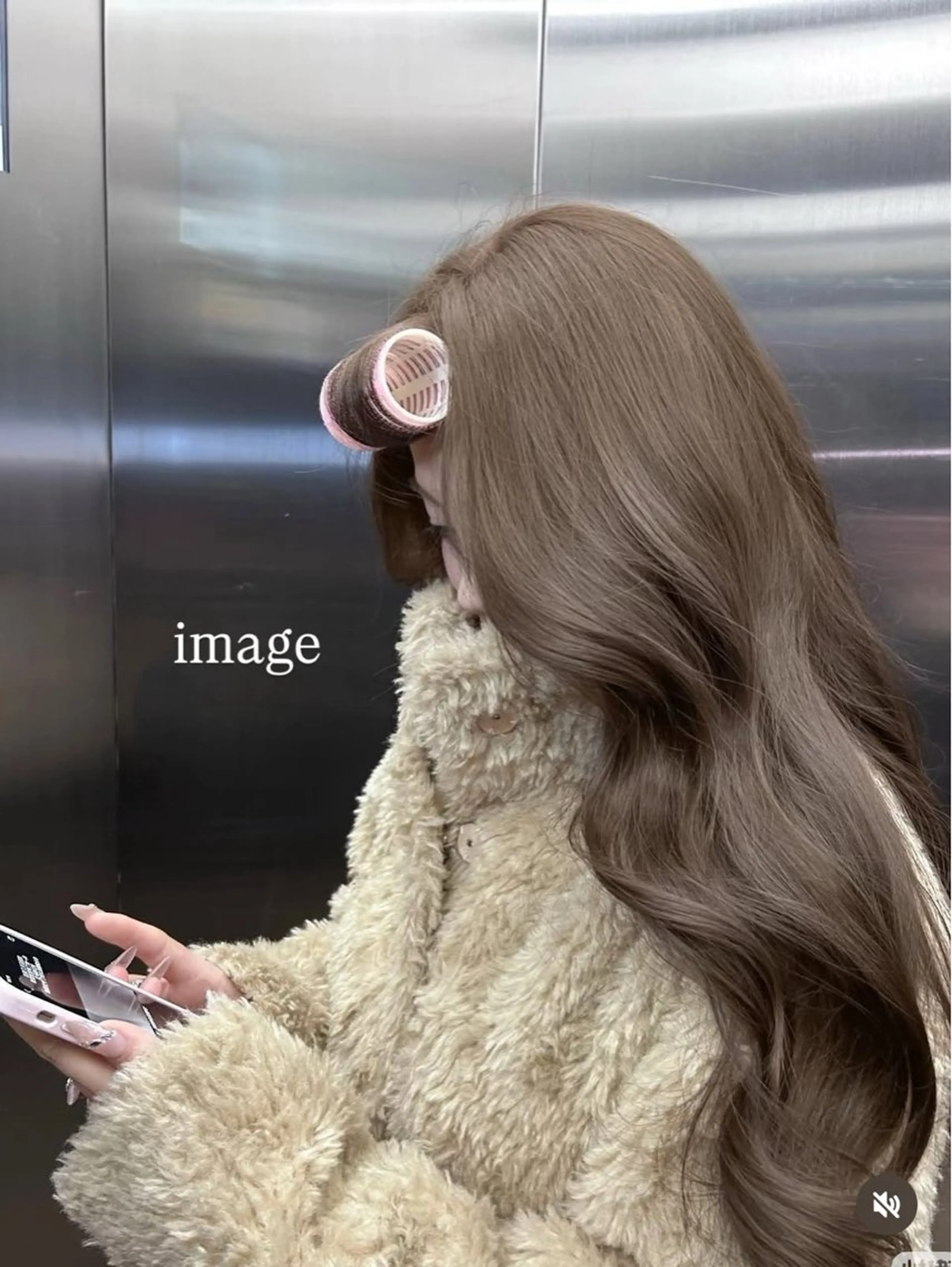 セミロング ヘアカラー トリートメント Nanami / ベージュ/グレージュのヘアスタイル