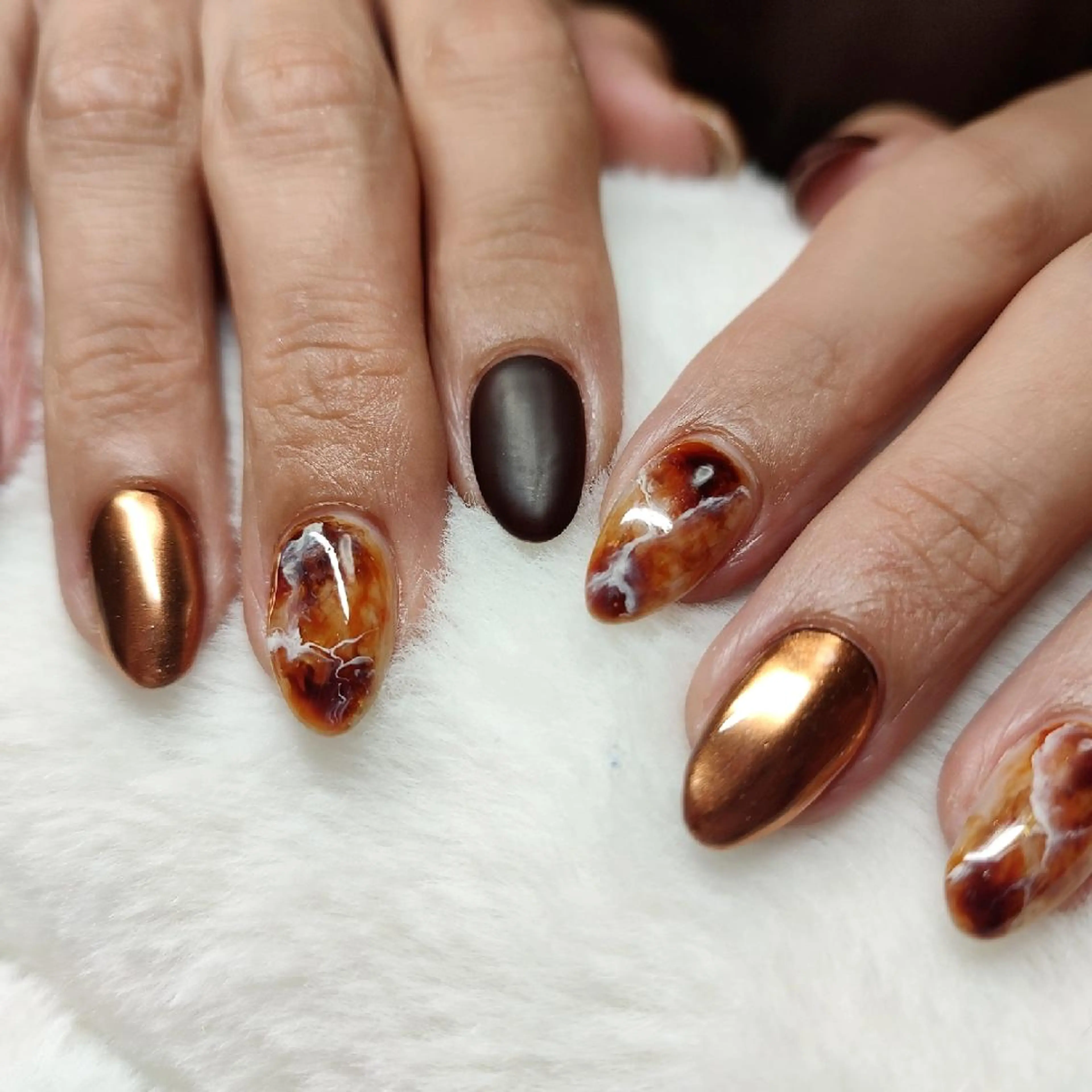 ネイル ハンドネイル RUNWAY 　　の眉毛・アイブロウイメージ