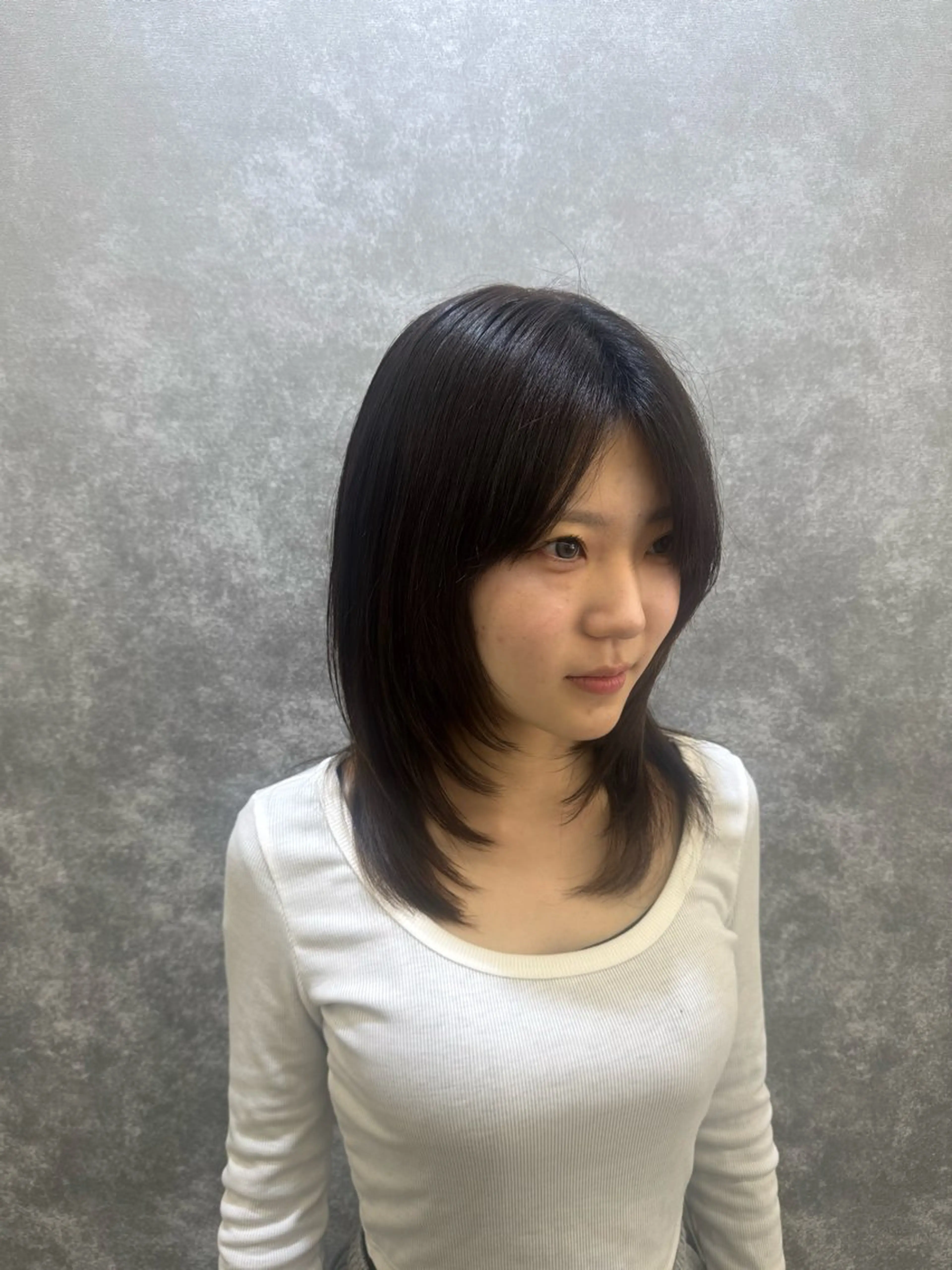 ミディアム カット 🕯コバ/レイヤー/ 透明感/縮毛🕯のヘアスタイル