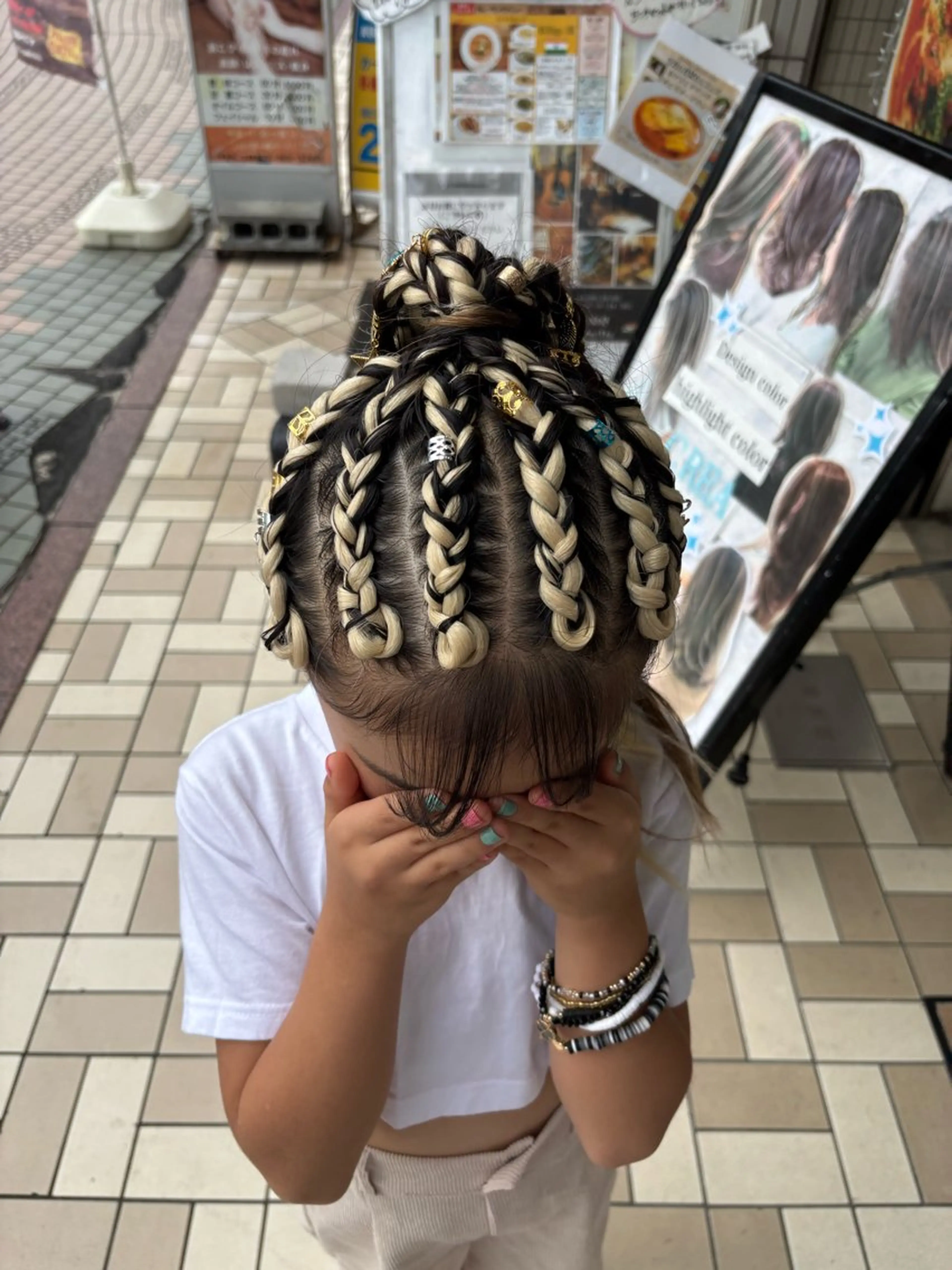 ロング ヘアアレンジ キッズ ヘアセット ハイトーンカラー/エ クステ/デザインのヘアスタイル