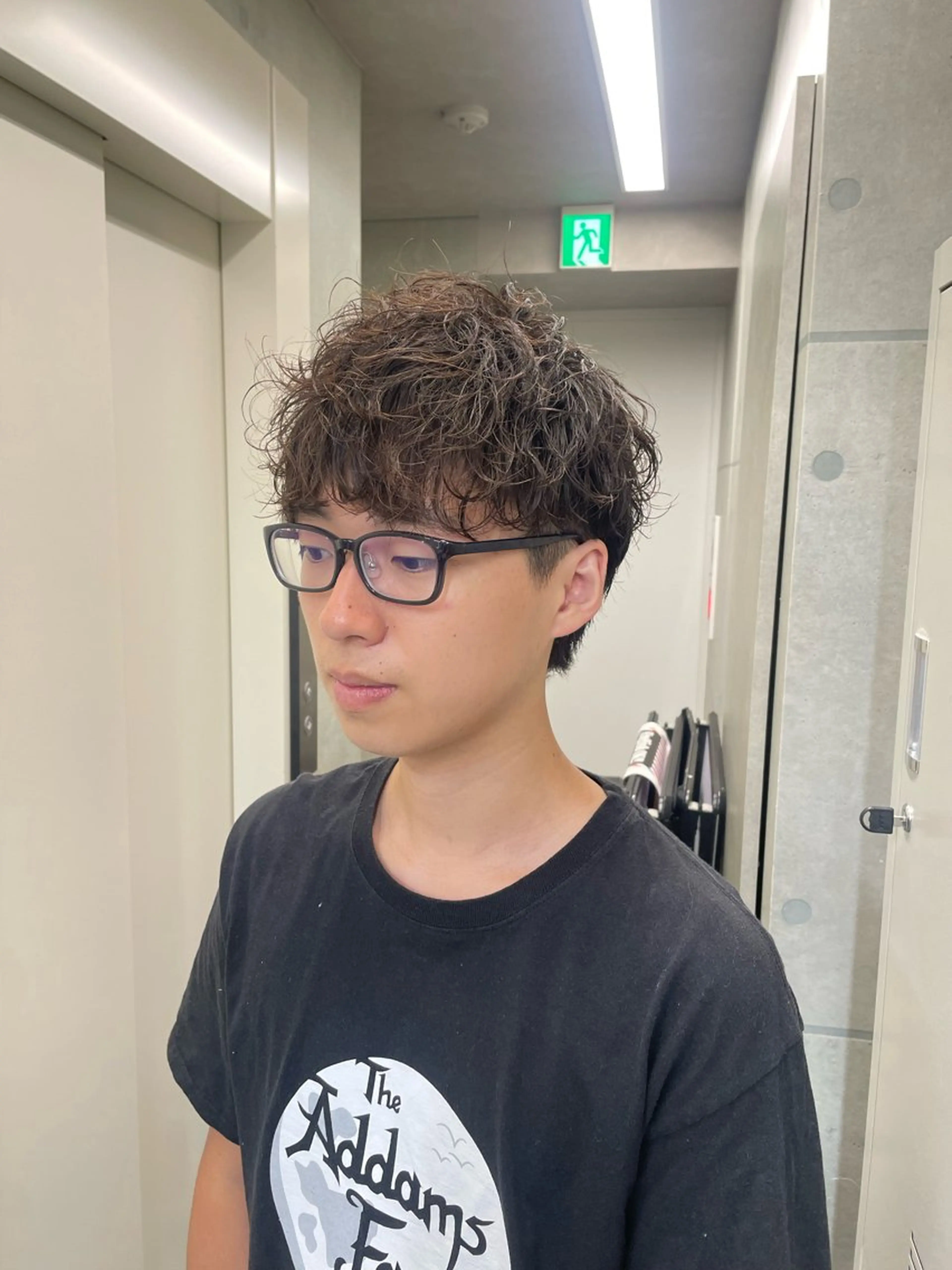 ミディアム パーマ メンズ ミディアムパーマ メンズブリーチ センターパート フェードカット マッシュ CHROM TOKYO A.L.T所属・【メンズ・パーマ】 藪 清正のヘアスタイル