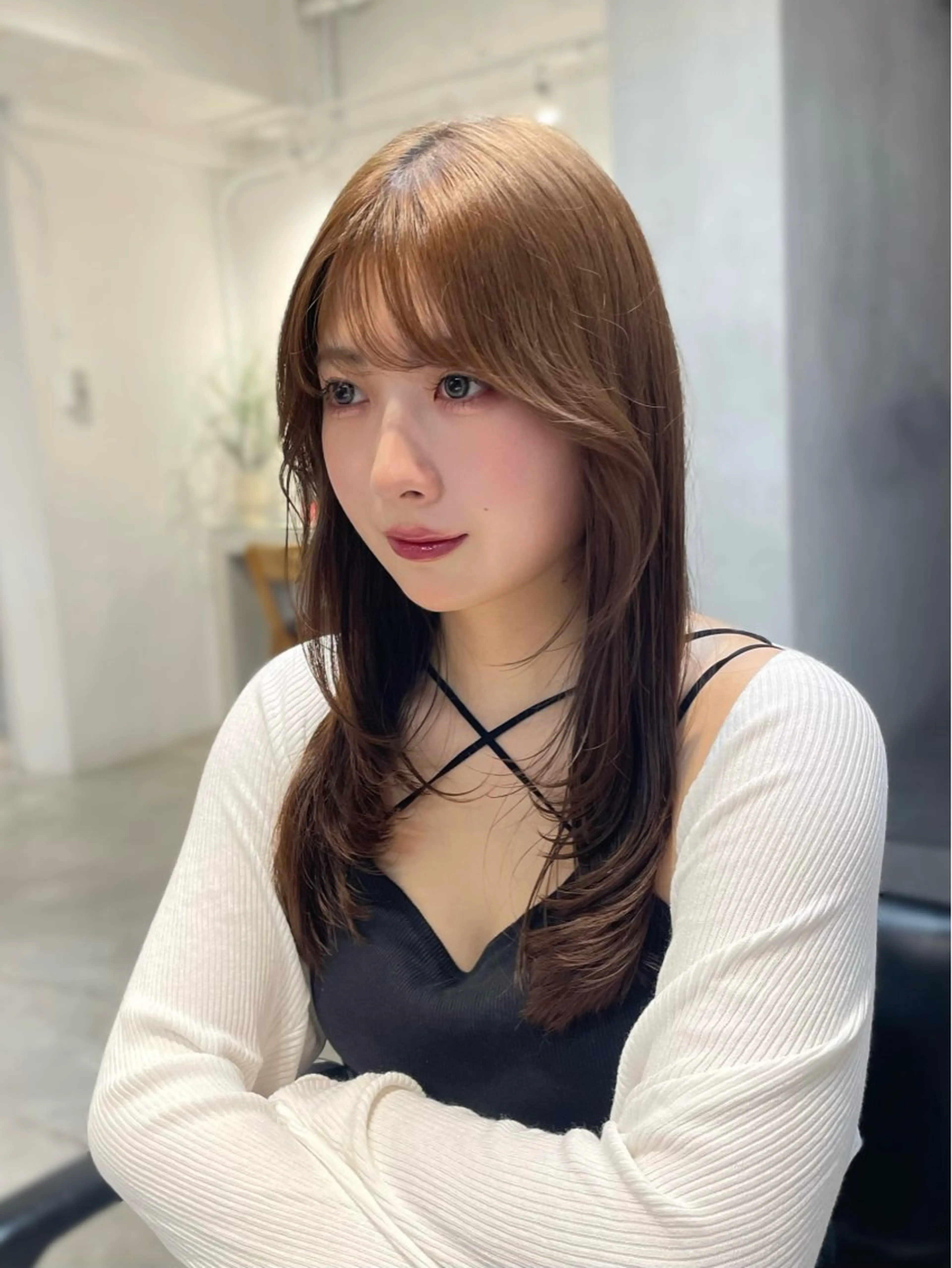 セミロング SAKI 新宿のヘアスタイル