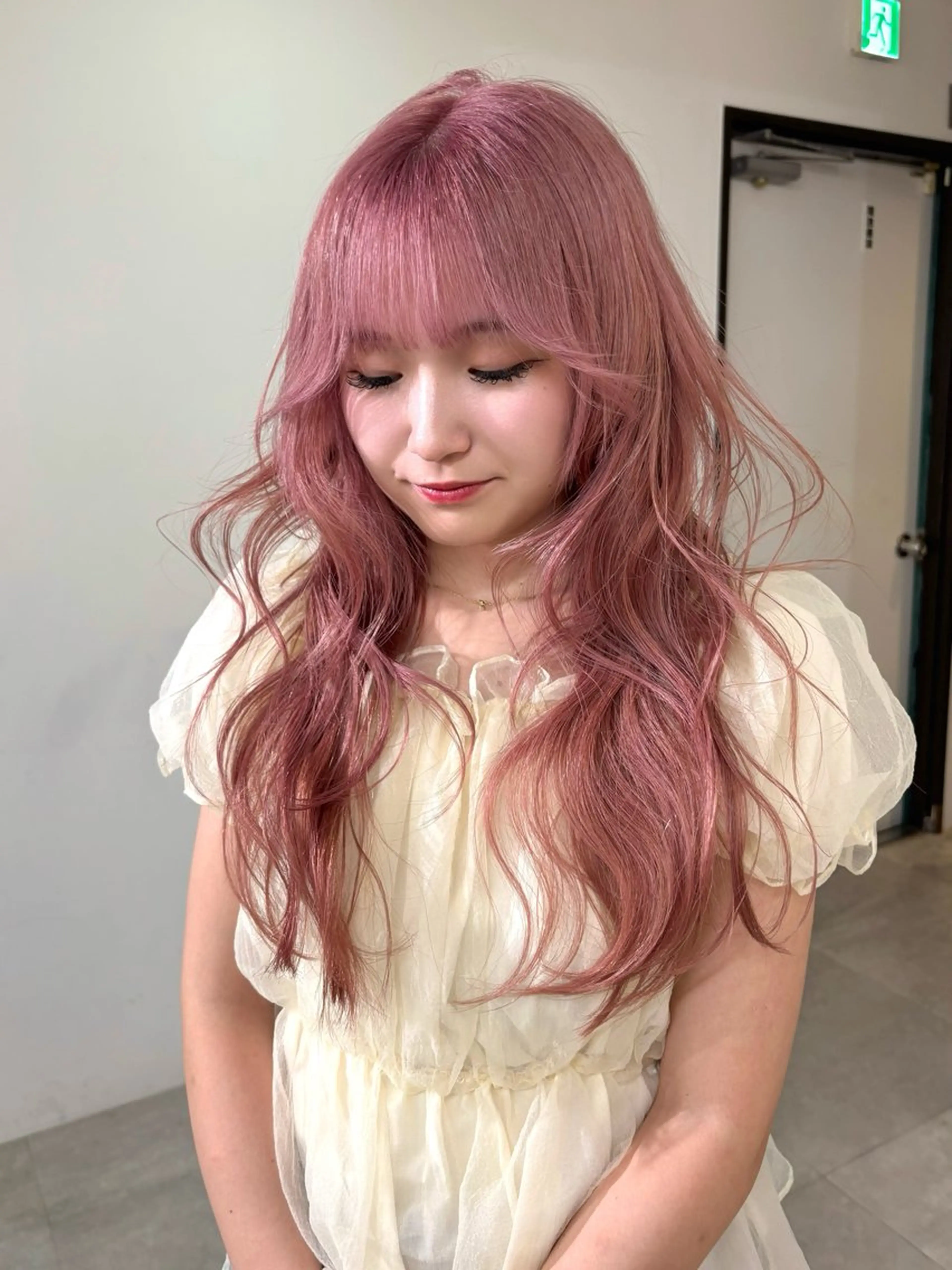 ロング カラー ブリーチ ブロンド ヘアカラー mizuki/ピンク ベージュ.レイヤーのヘアスタイル