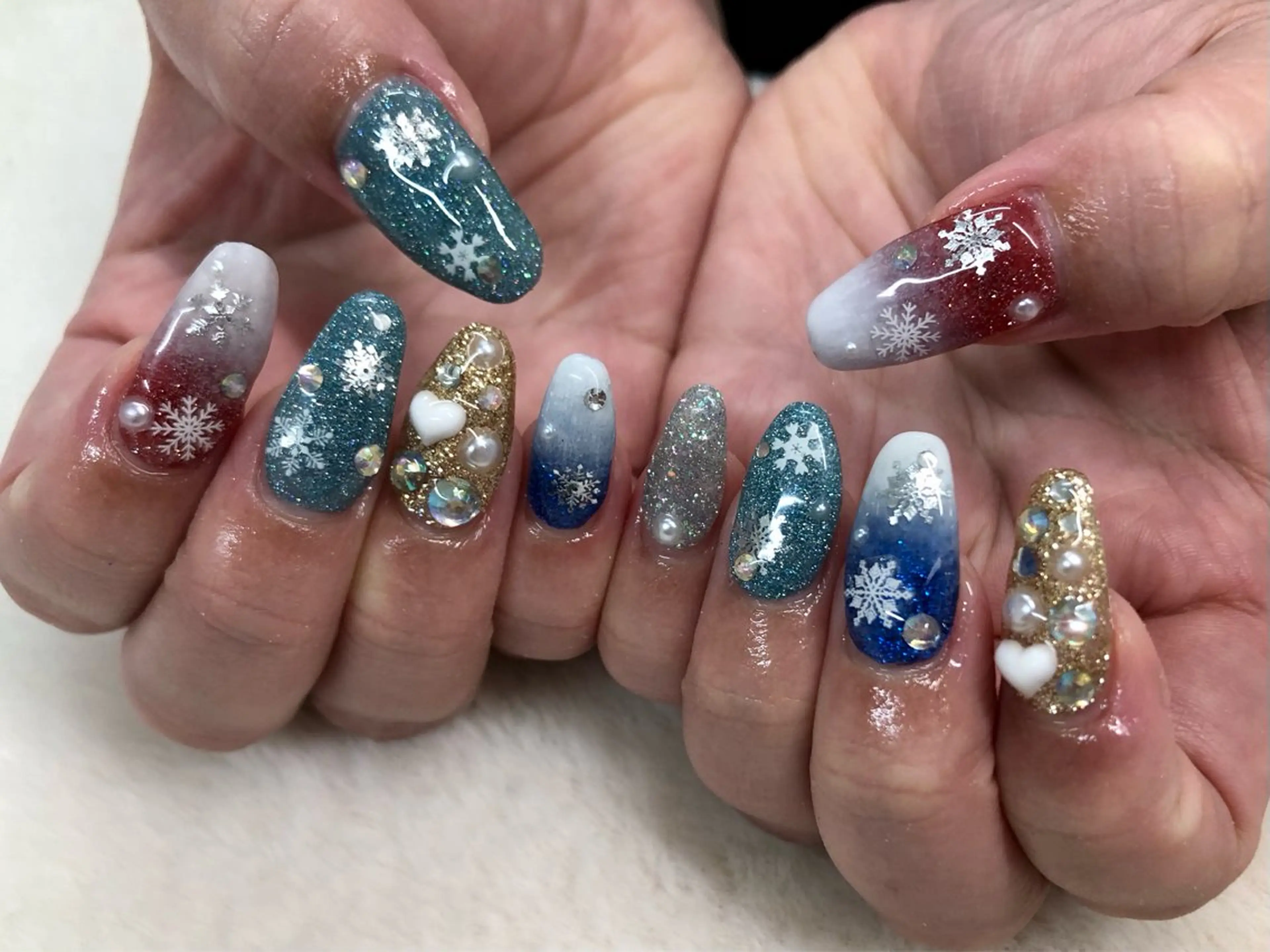 ネイル キラキラネイル ハンドネイル ハンドケア Epokku ネイルサロンのネイルデザイン