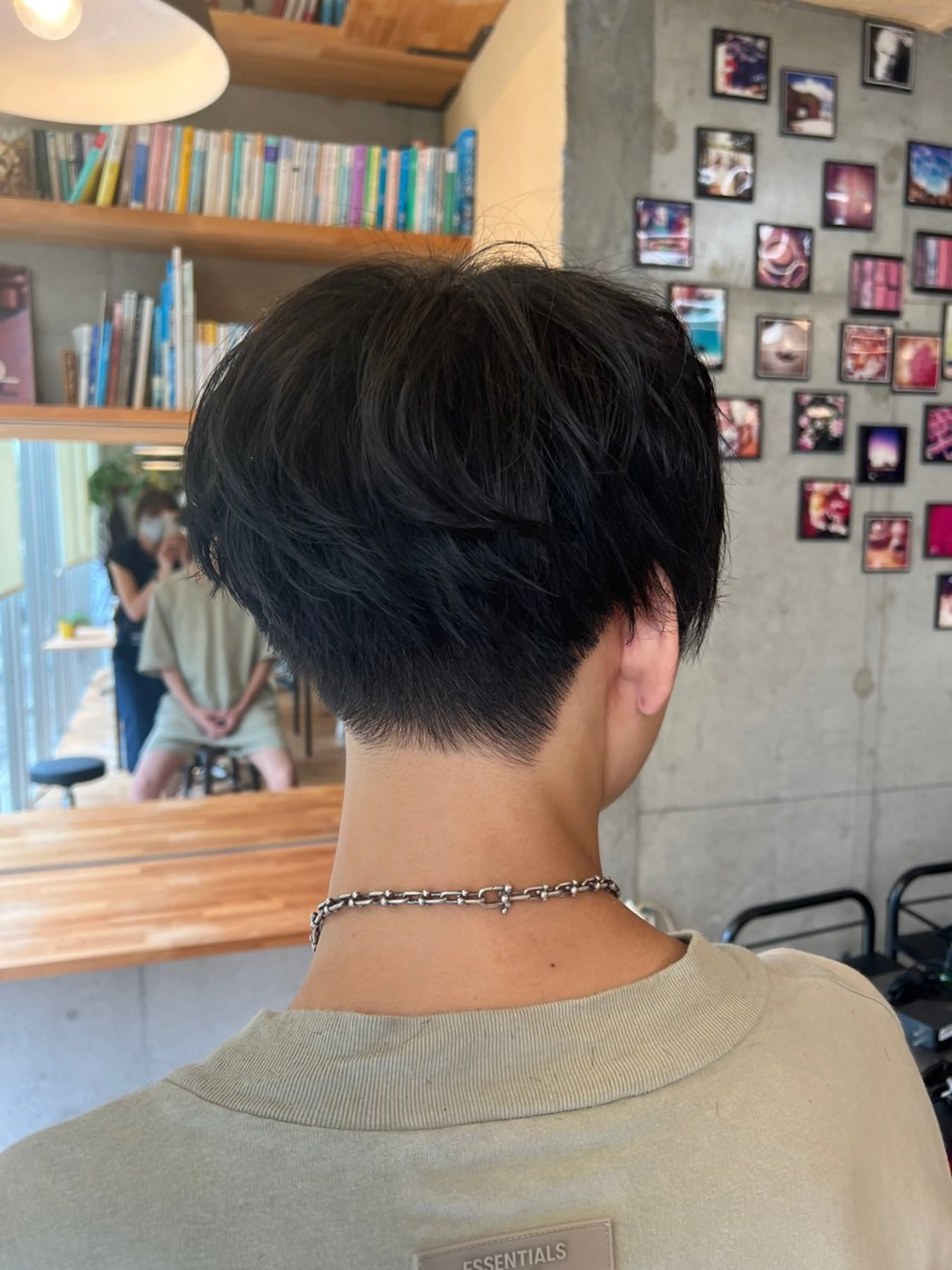 ショート 髪質改善 ショートヘア 小顔カット 縮毛矯正 トリートメント カット BEACH　HAIR&NAIL所属・両国駅徒歩1分⭐️ アイロン仕上げのヘアスタイル