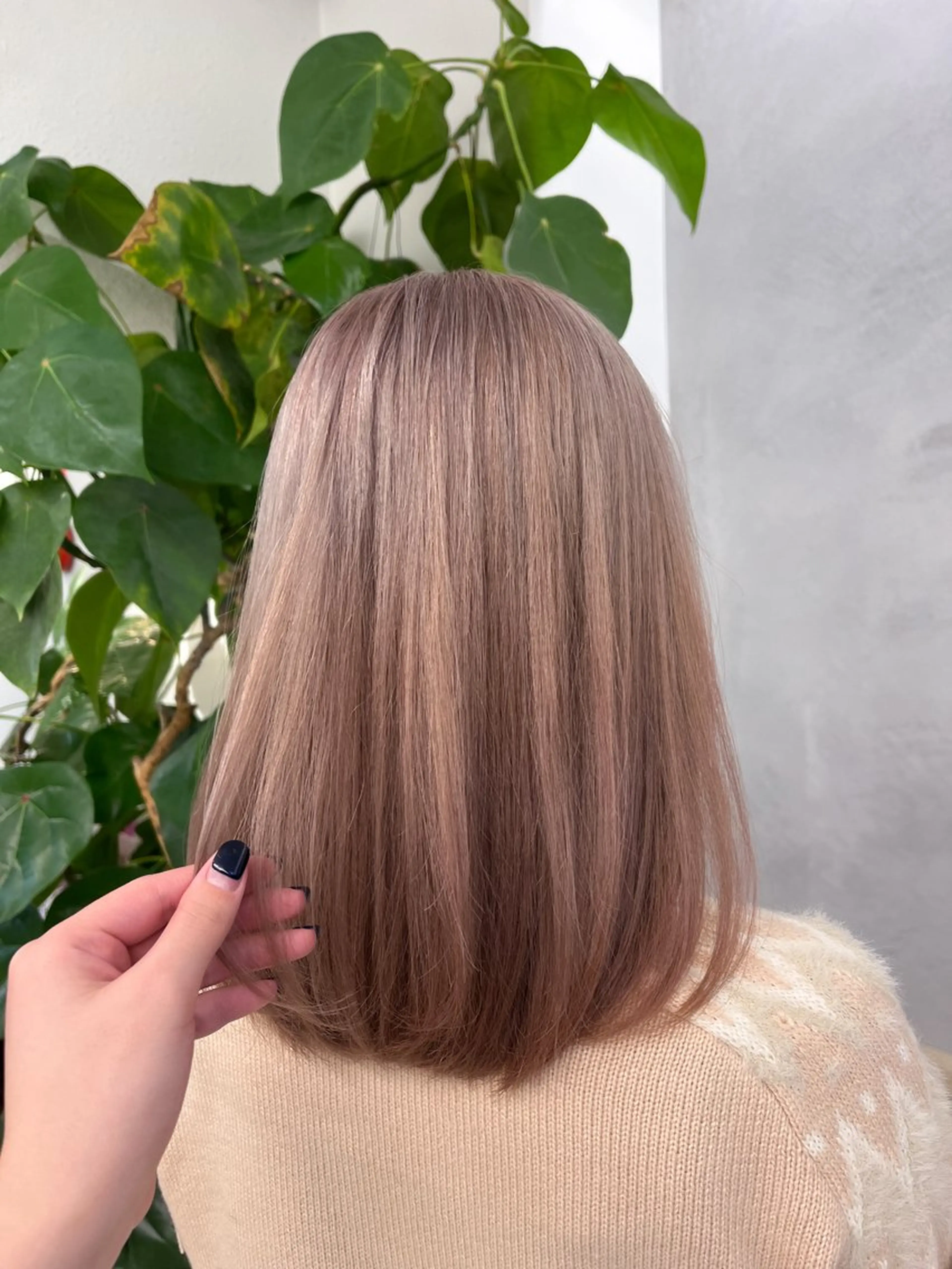 ミディアム カラー ベージュカラー ブリーチ ケアブリーチ 透明感カラー ハイトーンカラー invitation   栄所属・suzu invitationのヘアスタイル