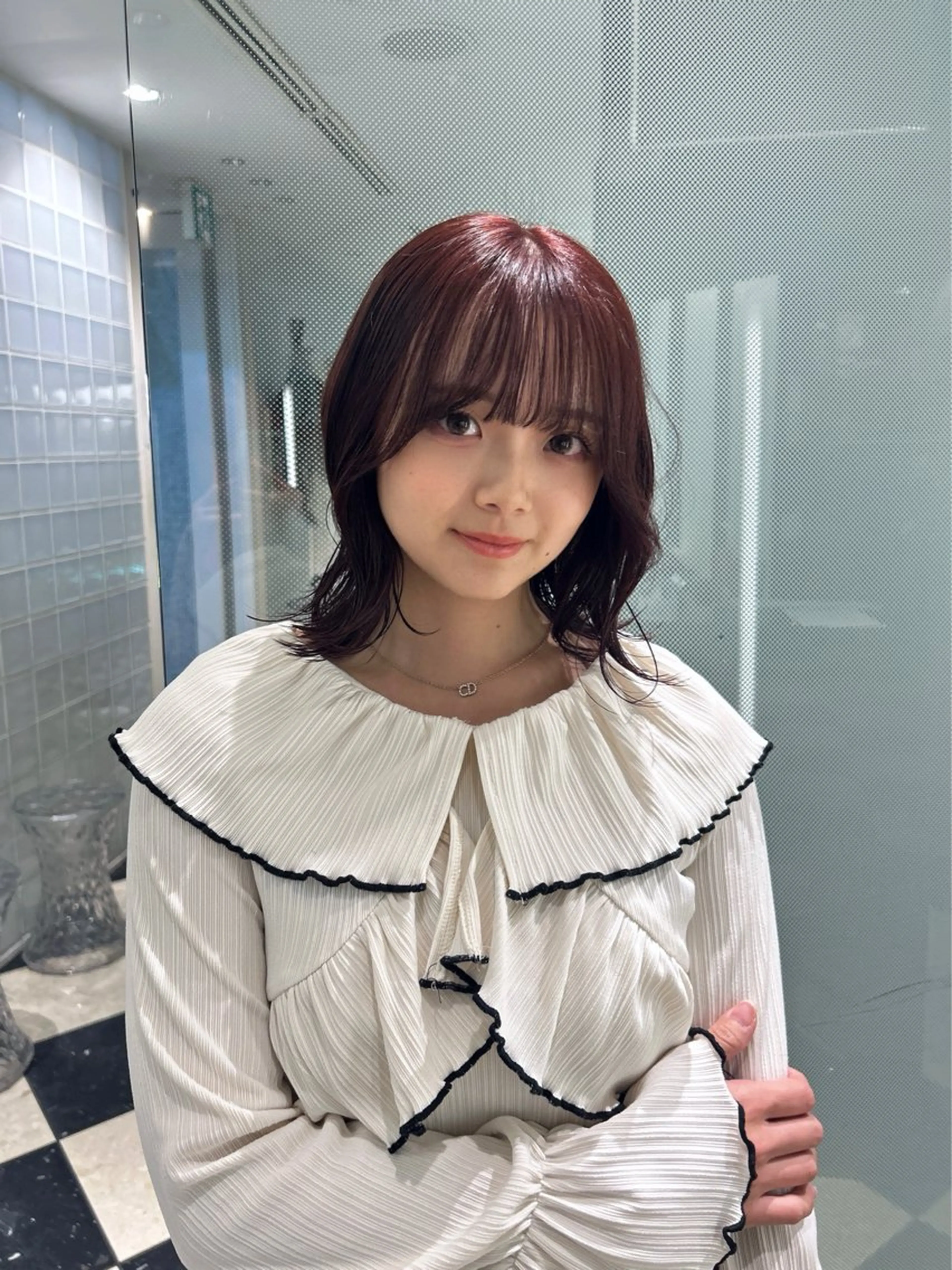 ミディアム カラー ブリーチ ブリーチなしカラー ピンクカラー 大谷美佳/レイヤー カット/ツヤ髪のヘアスタイル