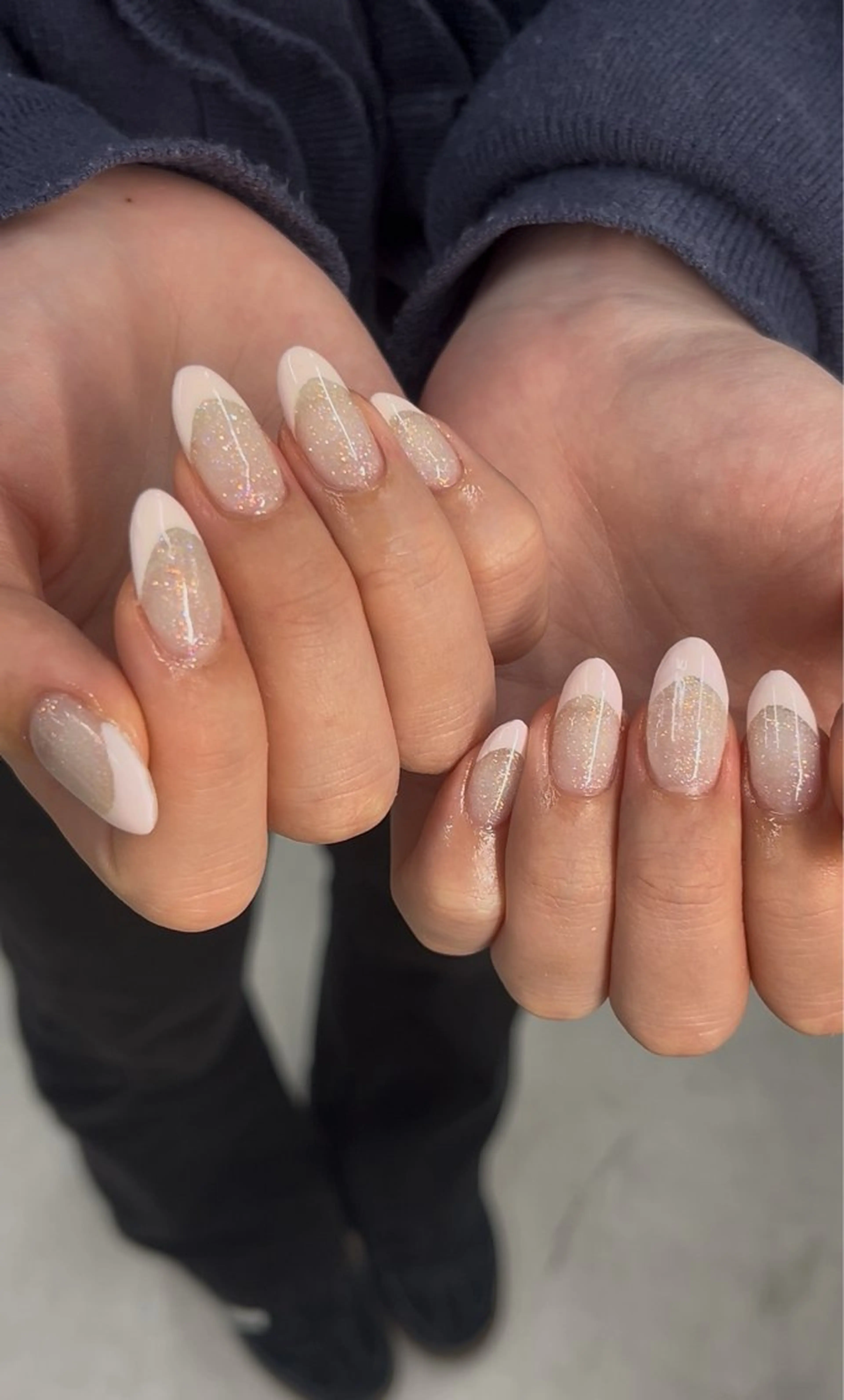 ネイル フレンチネイル ラメ(グリッター) マグネットネイル schon 🎀saraのネイルデザイン