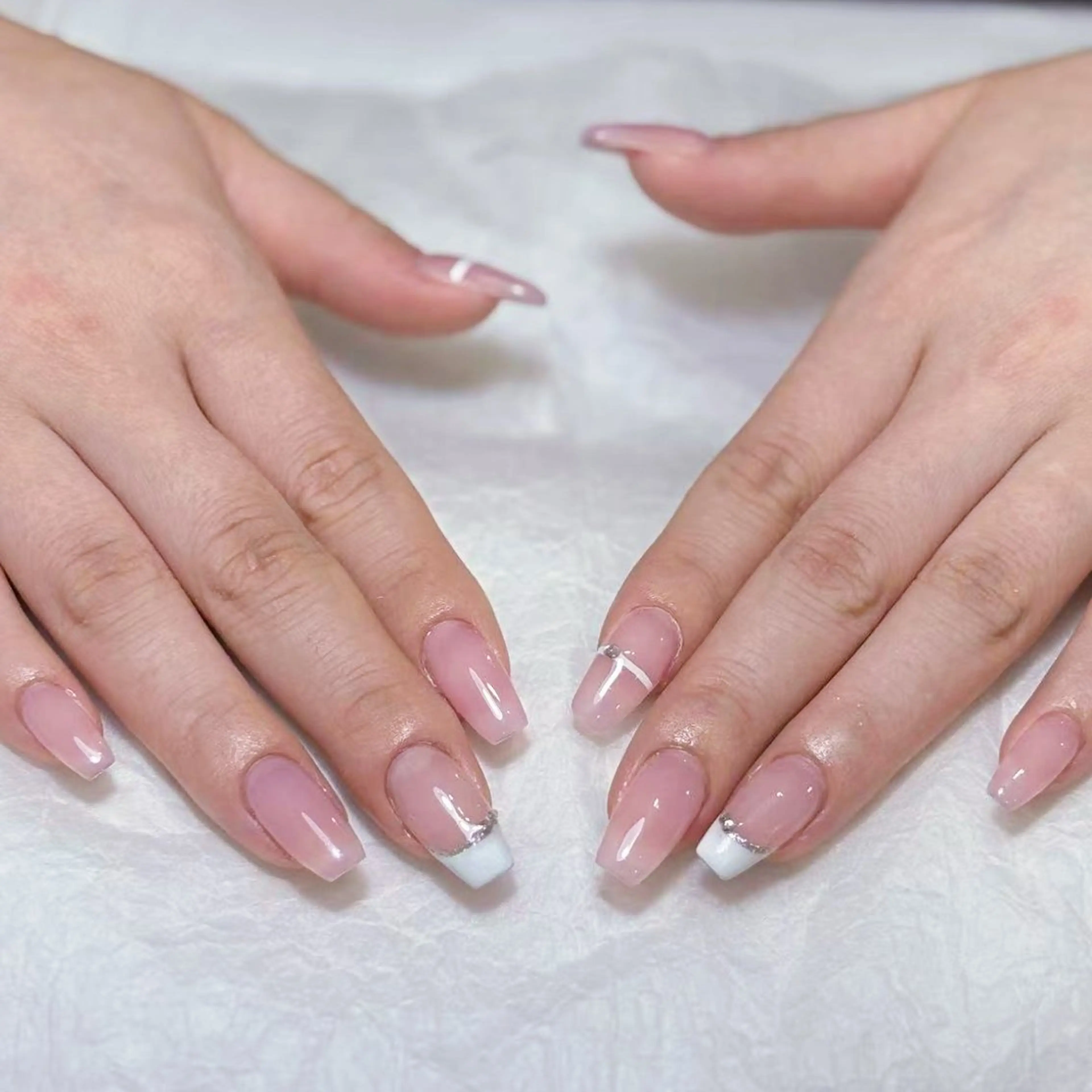 ネイル アートネイル オーロラネイル ガーリー キラキラネイル 韓国ネイル ハンドネイル yu ri 🌹のネイルデザイン