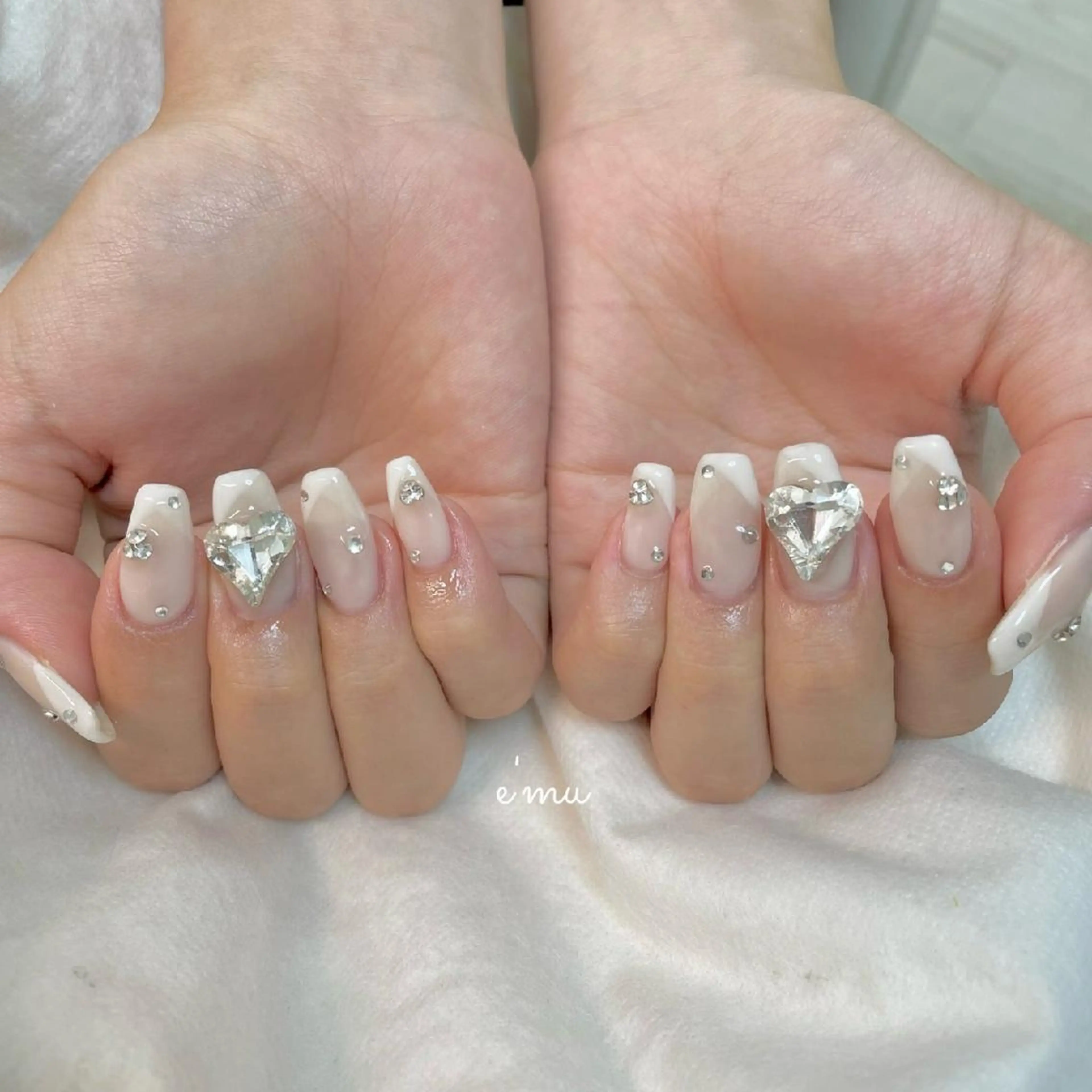 ネイル フレンチネイル ハート 韓国ネイル nail salon e'mu💐のネイルデザイン