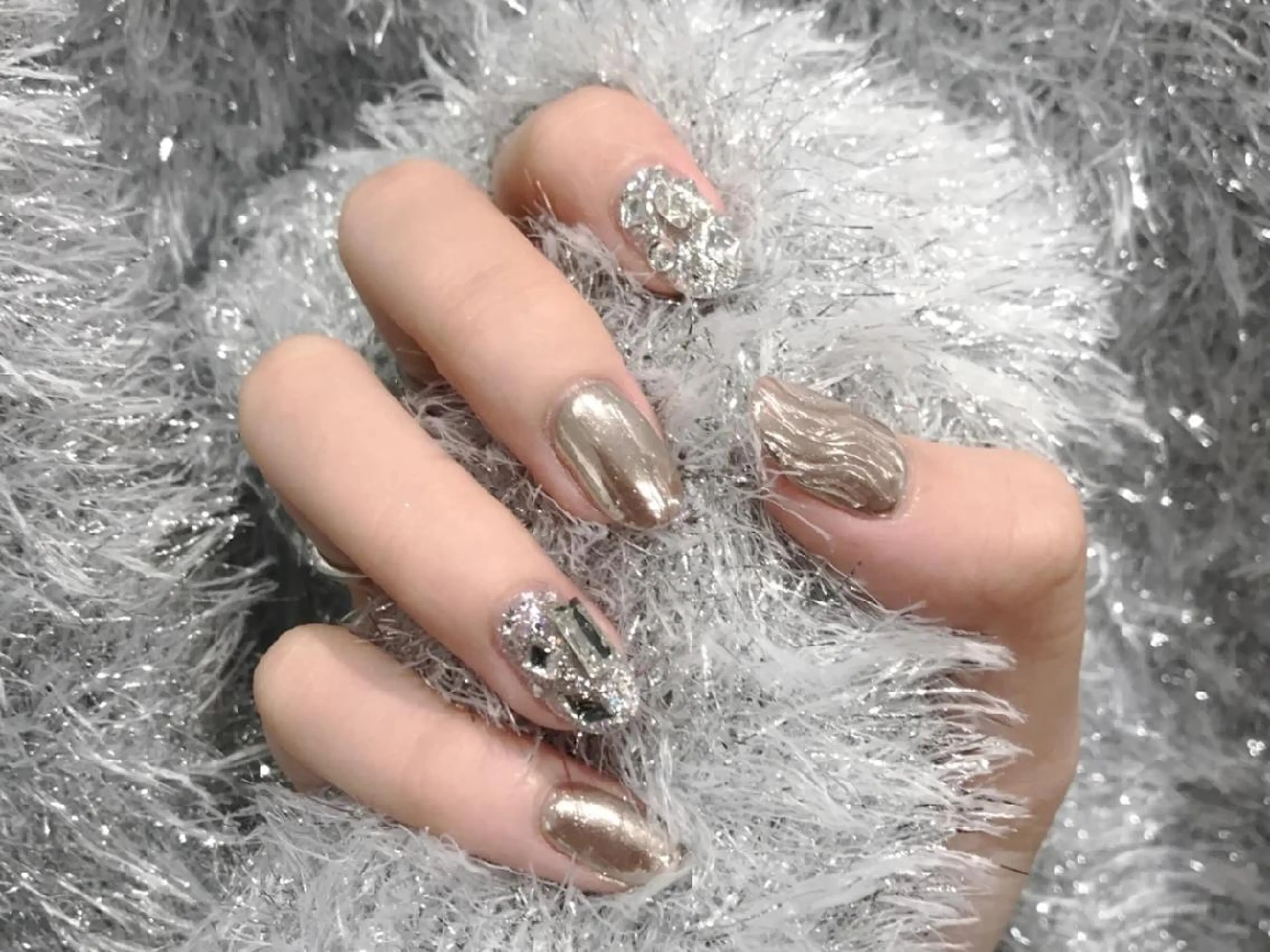 ミディアム ネイル ミラーネイル ネイリストゆか💅 長さだし、深爪矯正のネイルデザイン