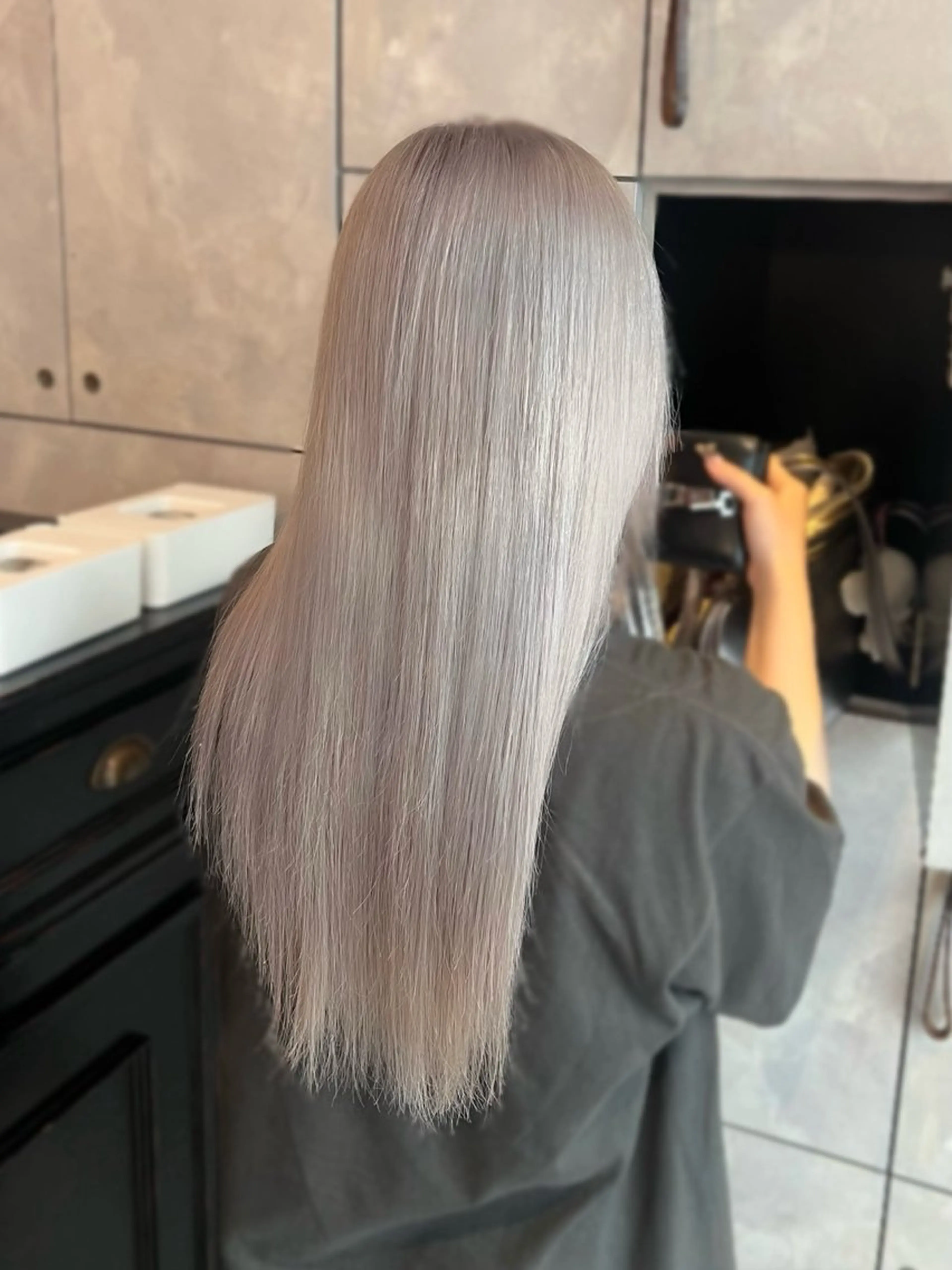 ロング カラー Lani5710所属・🎀ハイトーン・艶 カラー HANA🎀のヘアスタイル