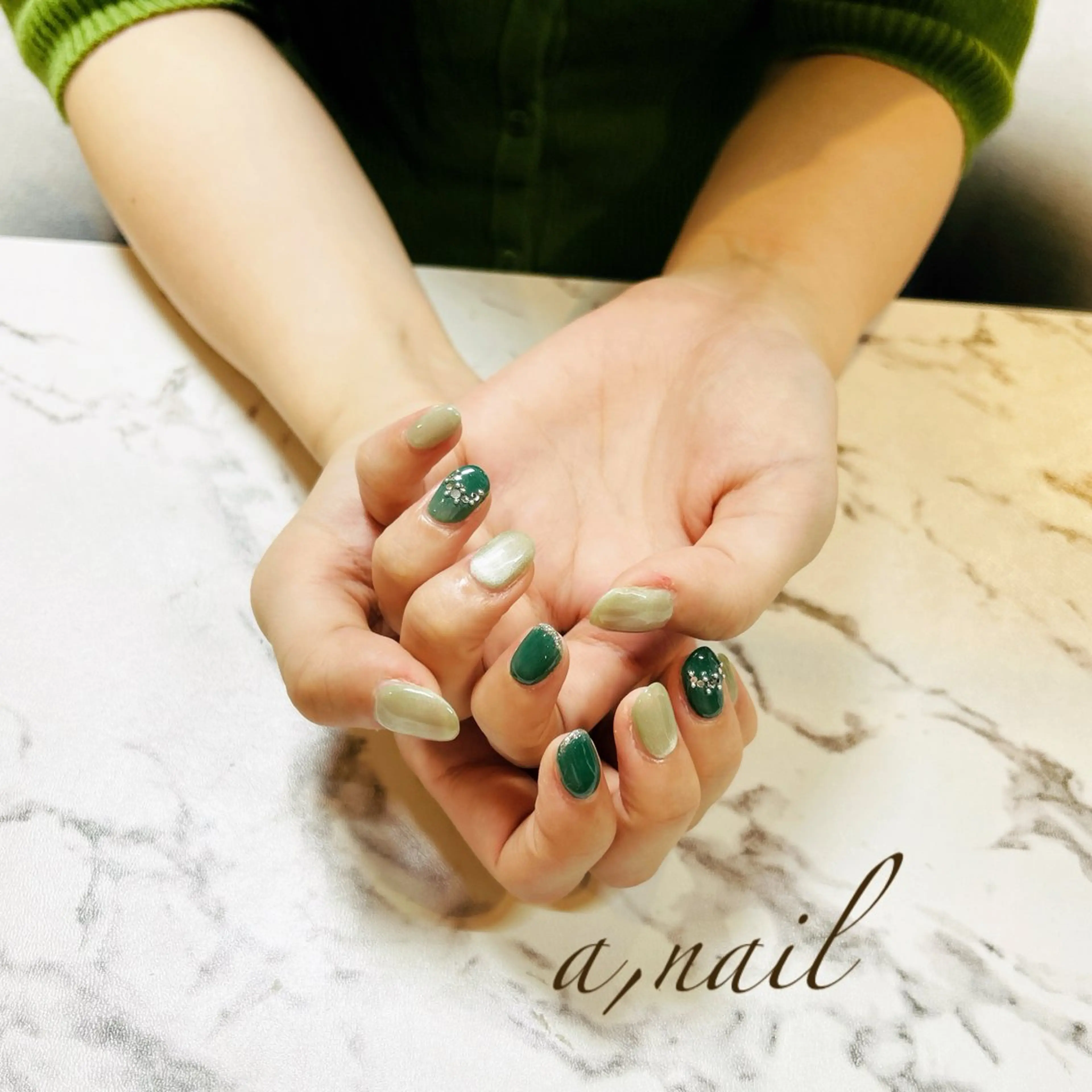 ネイル フレンチネイル キラキラネイル マグネットネイル オフィスネイル シンプルネイル ネイルサロン エーネイルのネイルデザイン