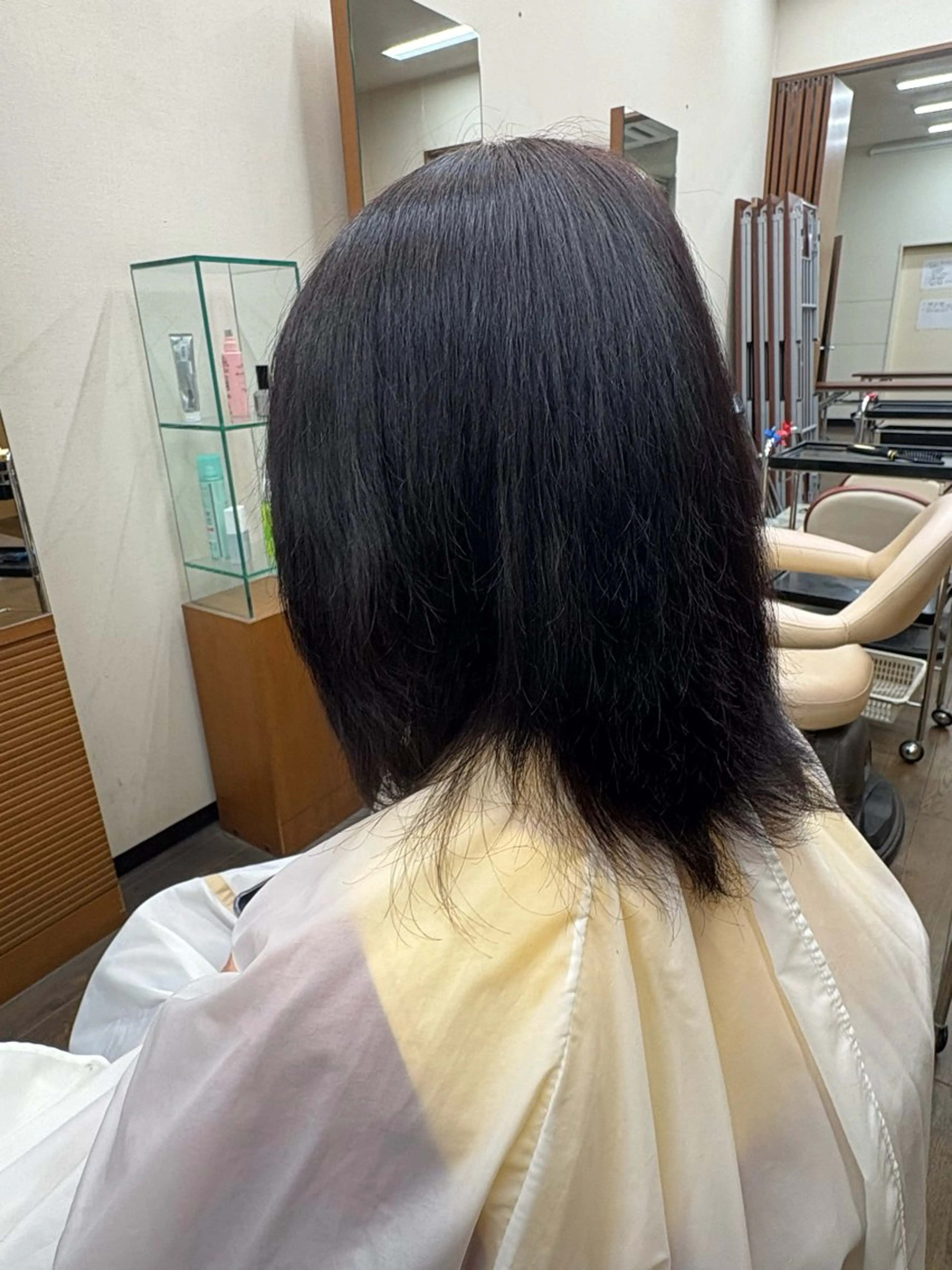 ミディアム 矢代 彩華のヘアスタイル