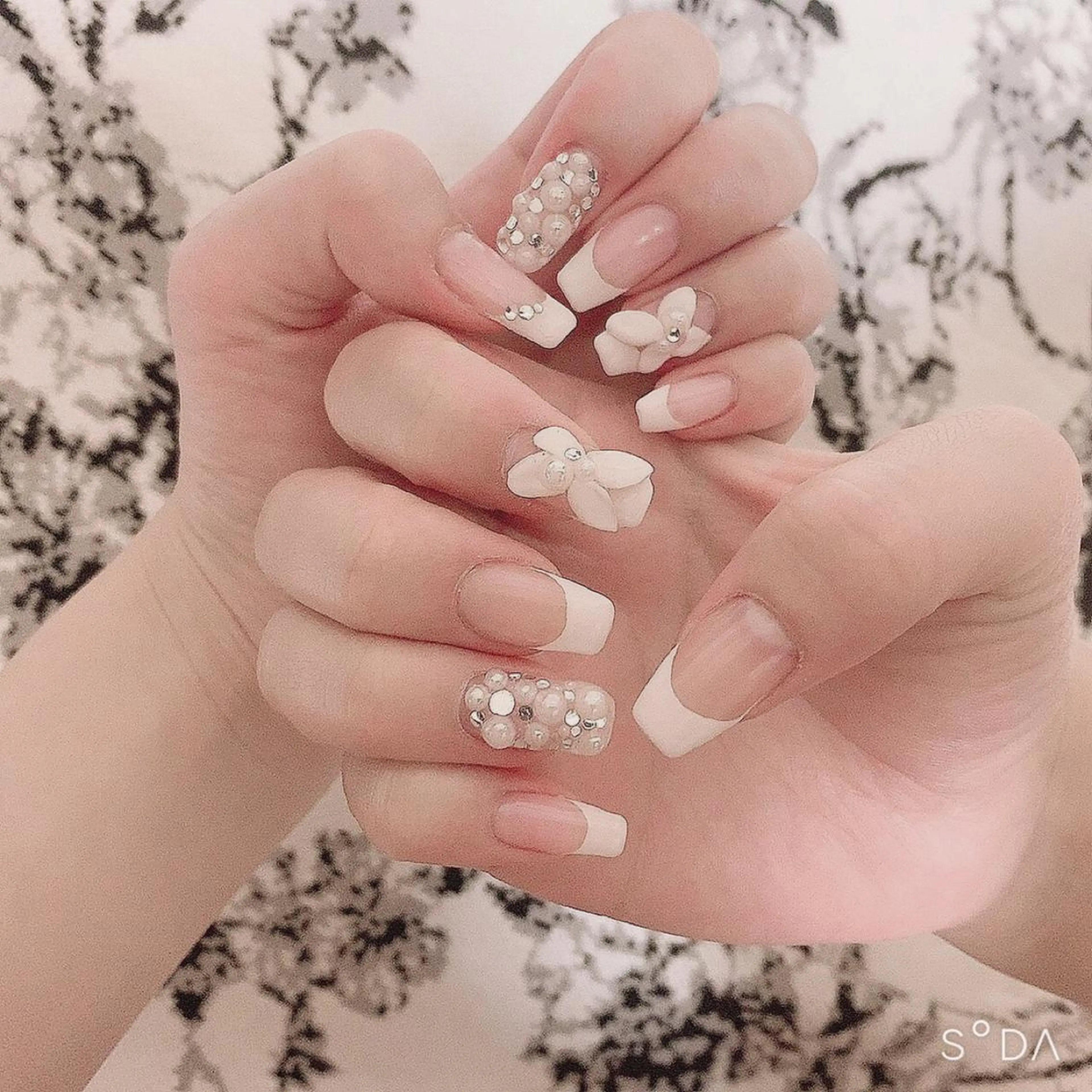 ネイル アートネイル フレンチネイル ジェルネイル キラキラネイル You kyehwaのネイルデザイン