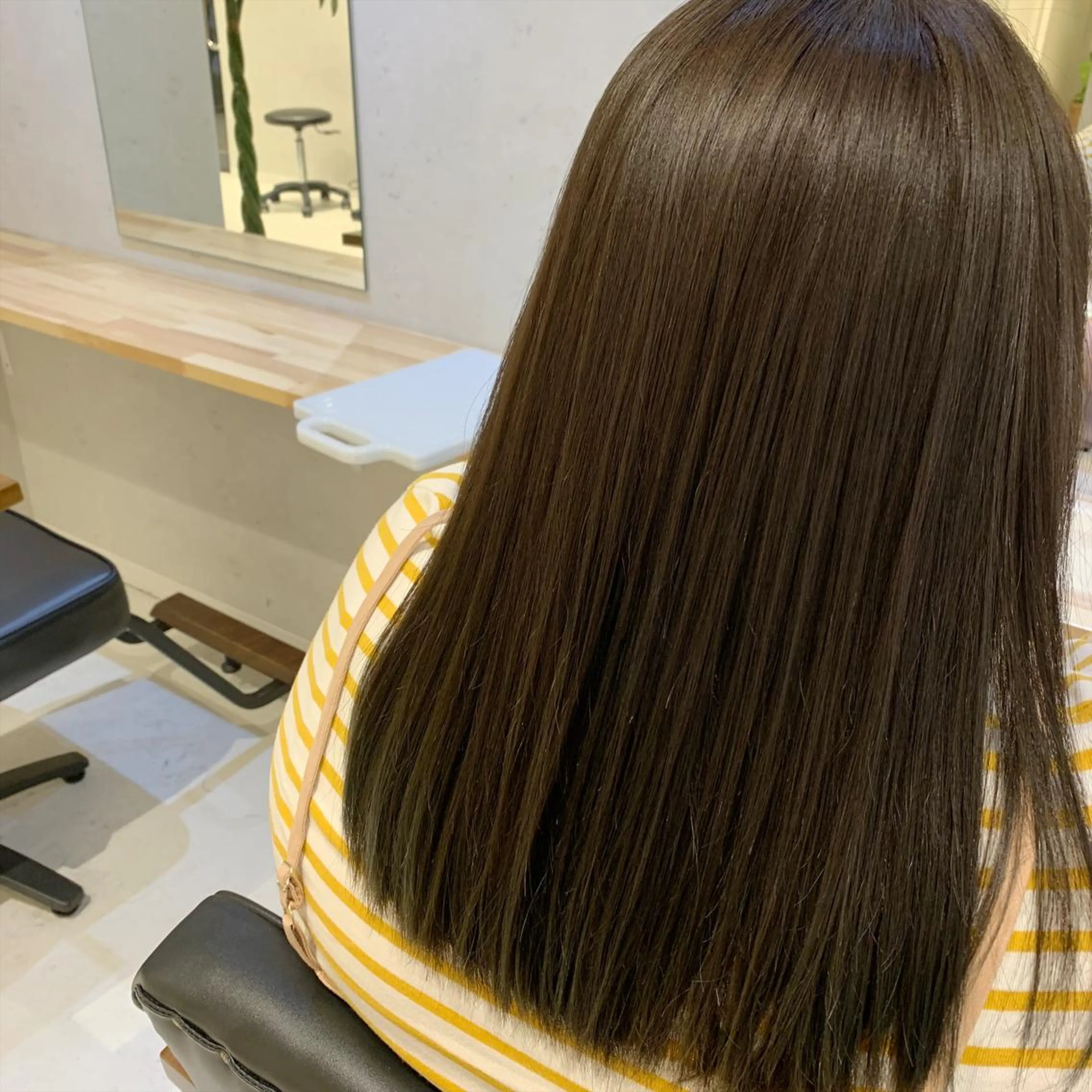 ミディアム カラー 外山 実咲のヘアスタイル