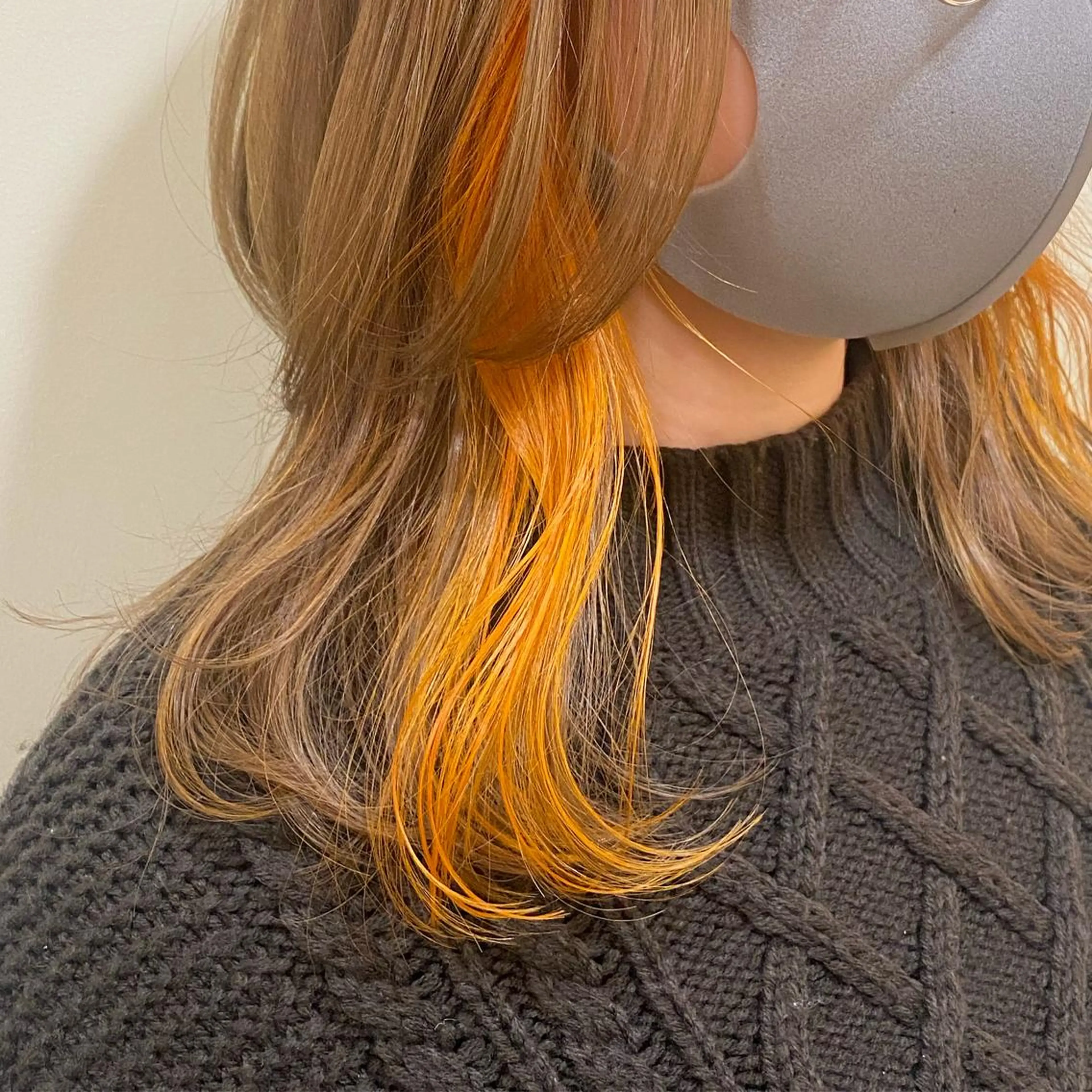 セミロング カラー ANNA ／艶髪／ハイトーンのヘアスタイル