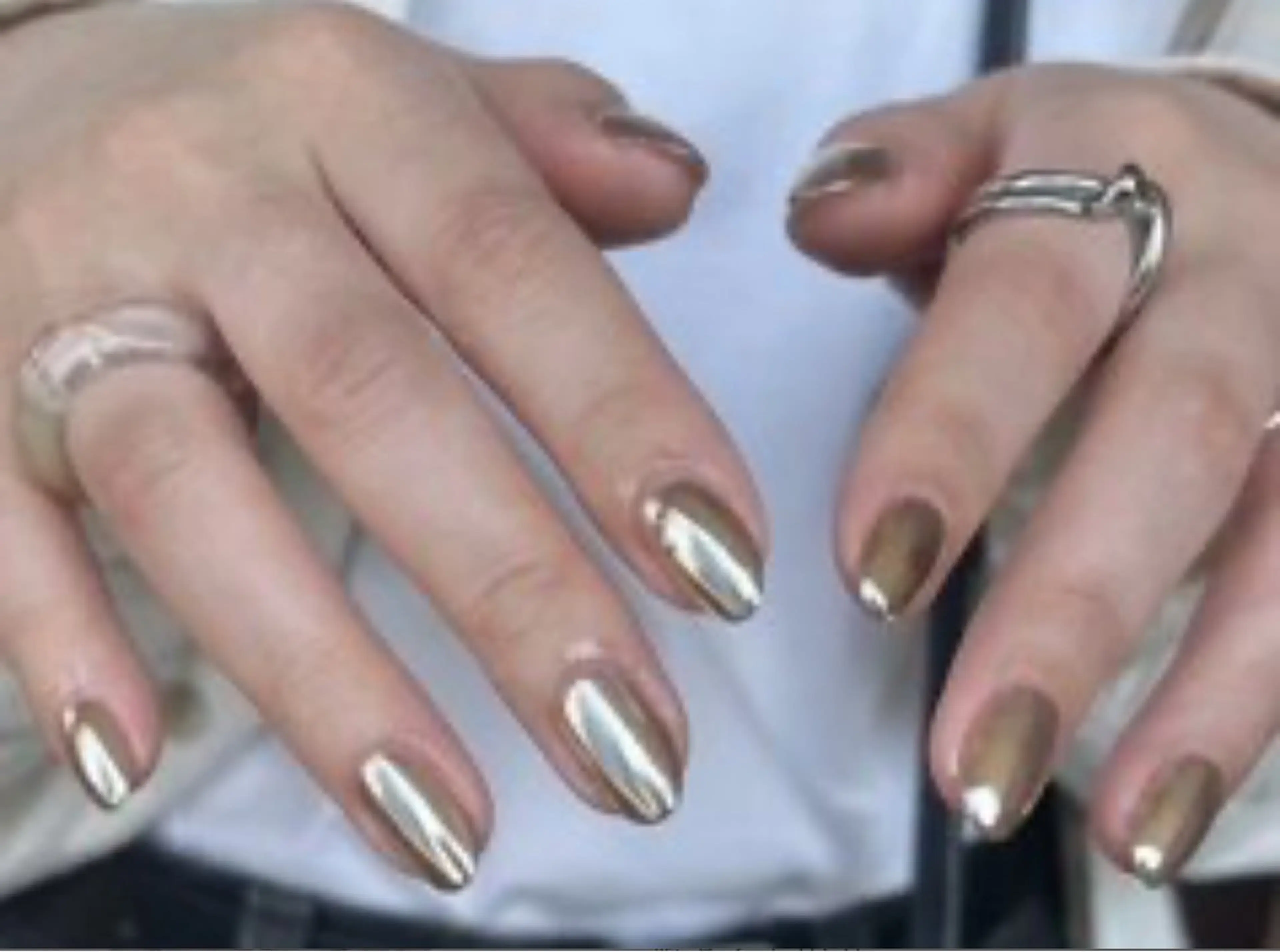 【再流行ネイル★】お洒落な指先へ♪ミラーネイルの写真