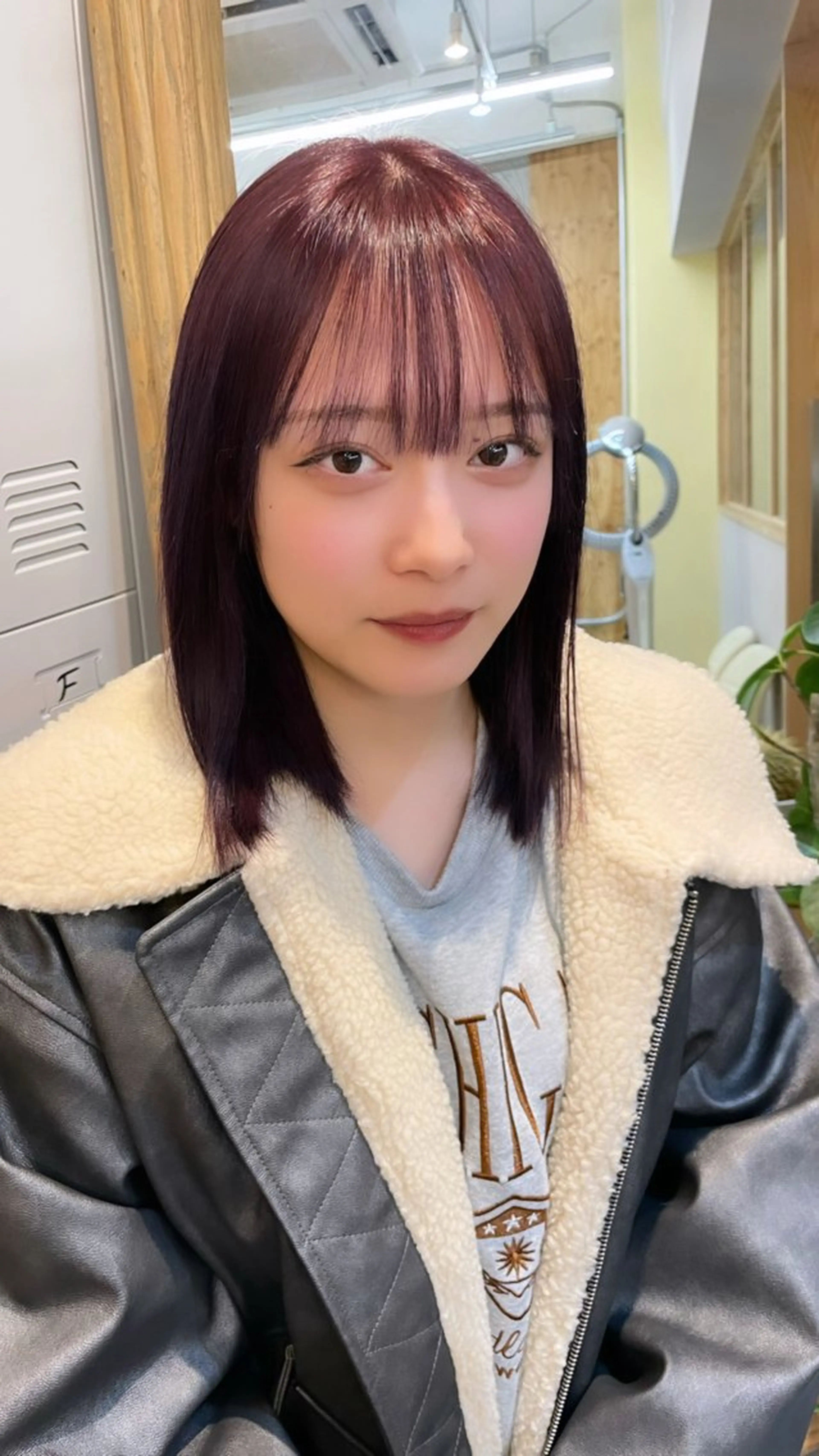 カラー レッドカラー ハイトーン縮毛/暖色 なーな🎀🤍のヘアスタイル