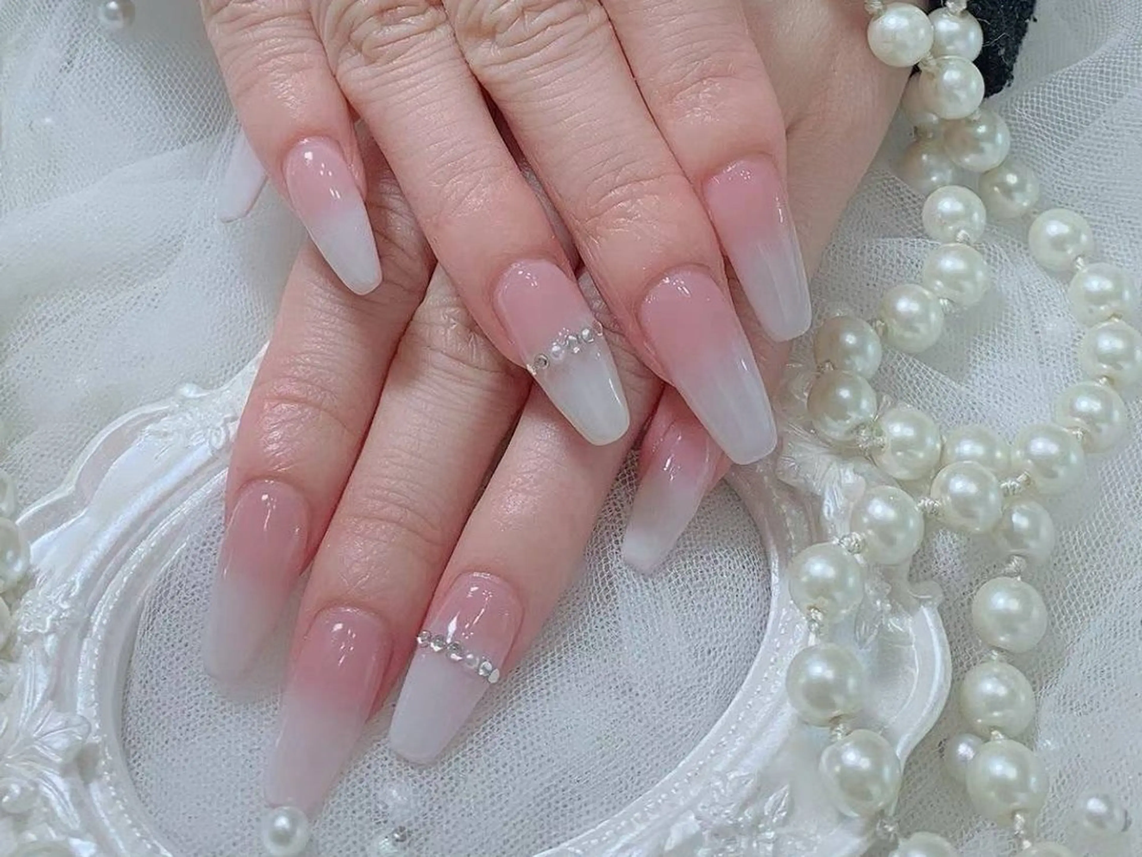 ネイル 桜ネイル フットネイル ジェルネイル 韓国ネイル ラメ(グリッター) ハンドネイル ネイルサロンAiri 長さ出し·シンプルのネイルデザイン