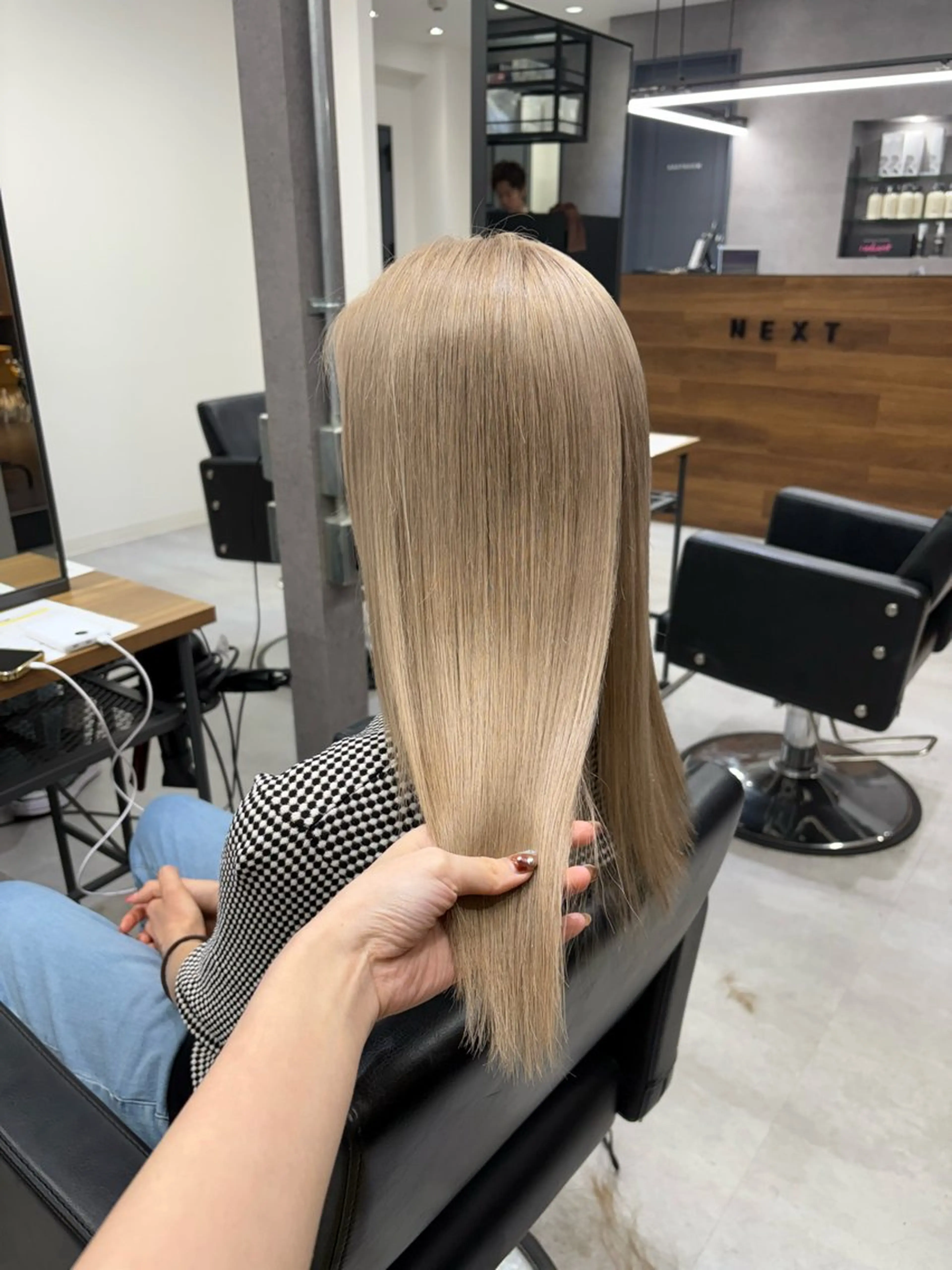 ロング カラー ベージュカラー ブリーチ ミルクティーベージュ カット ヘアカラー ENA💗NEXT /ハイトーンエクステのヘアスタイル