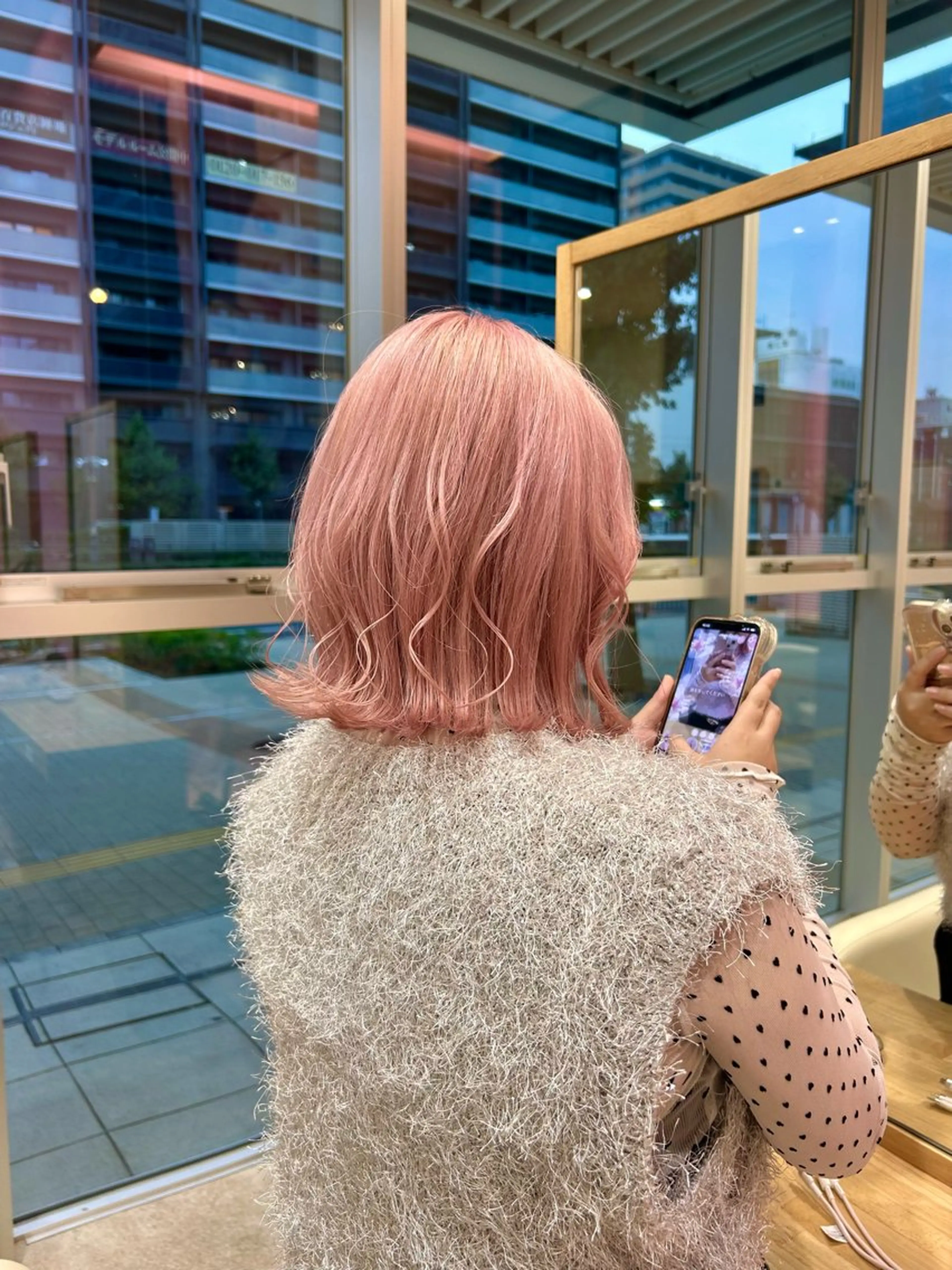 カラー ブリーチ ブロンド ピンクカラー カット ヘアカラー トリートメント 🩷愛咲🩷レイヤー /透明感カラーのヘアスタイル