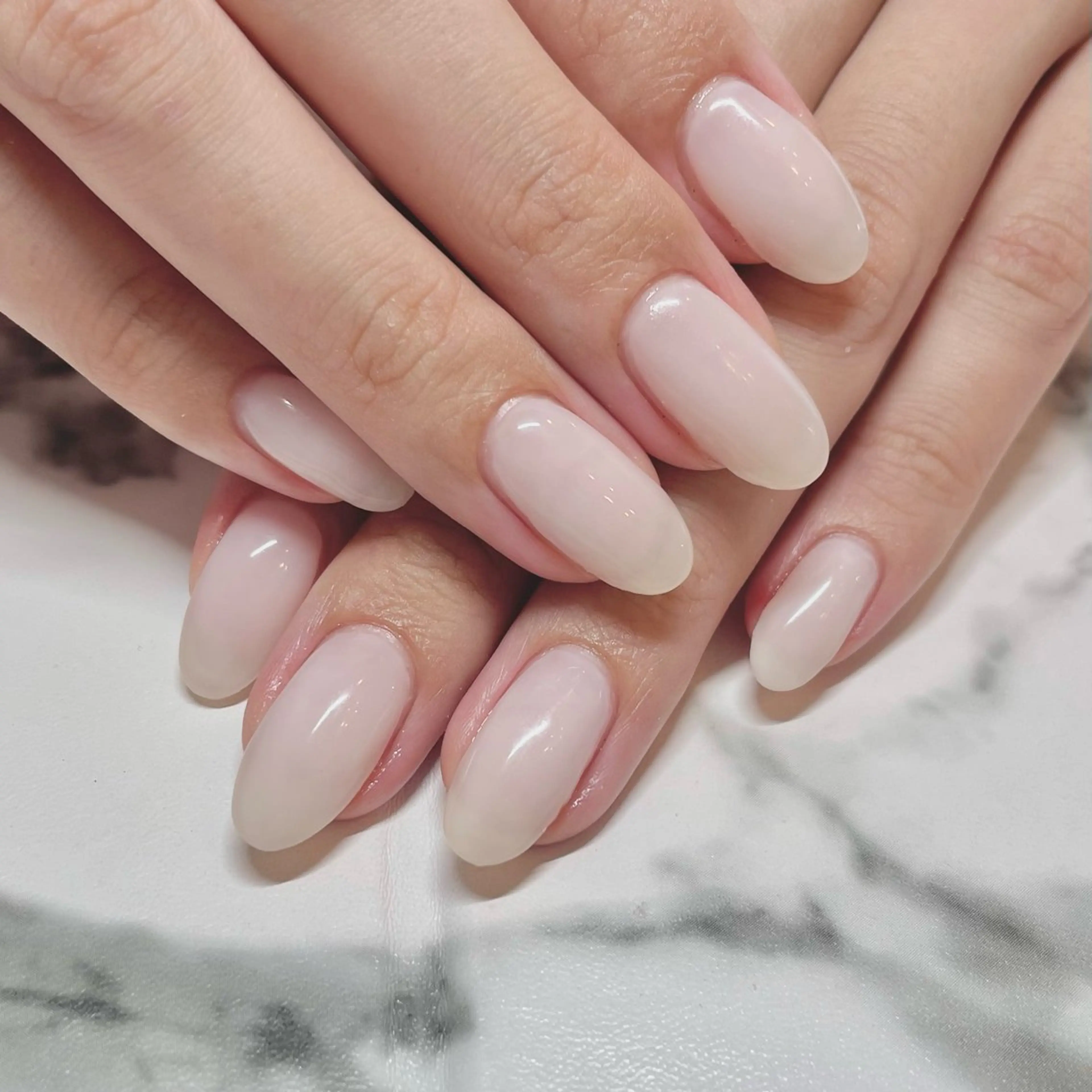 ネイル ホワイト ハンドネイル 🌻ERI🌻 MOANIHirooのネイルデザイン