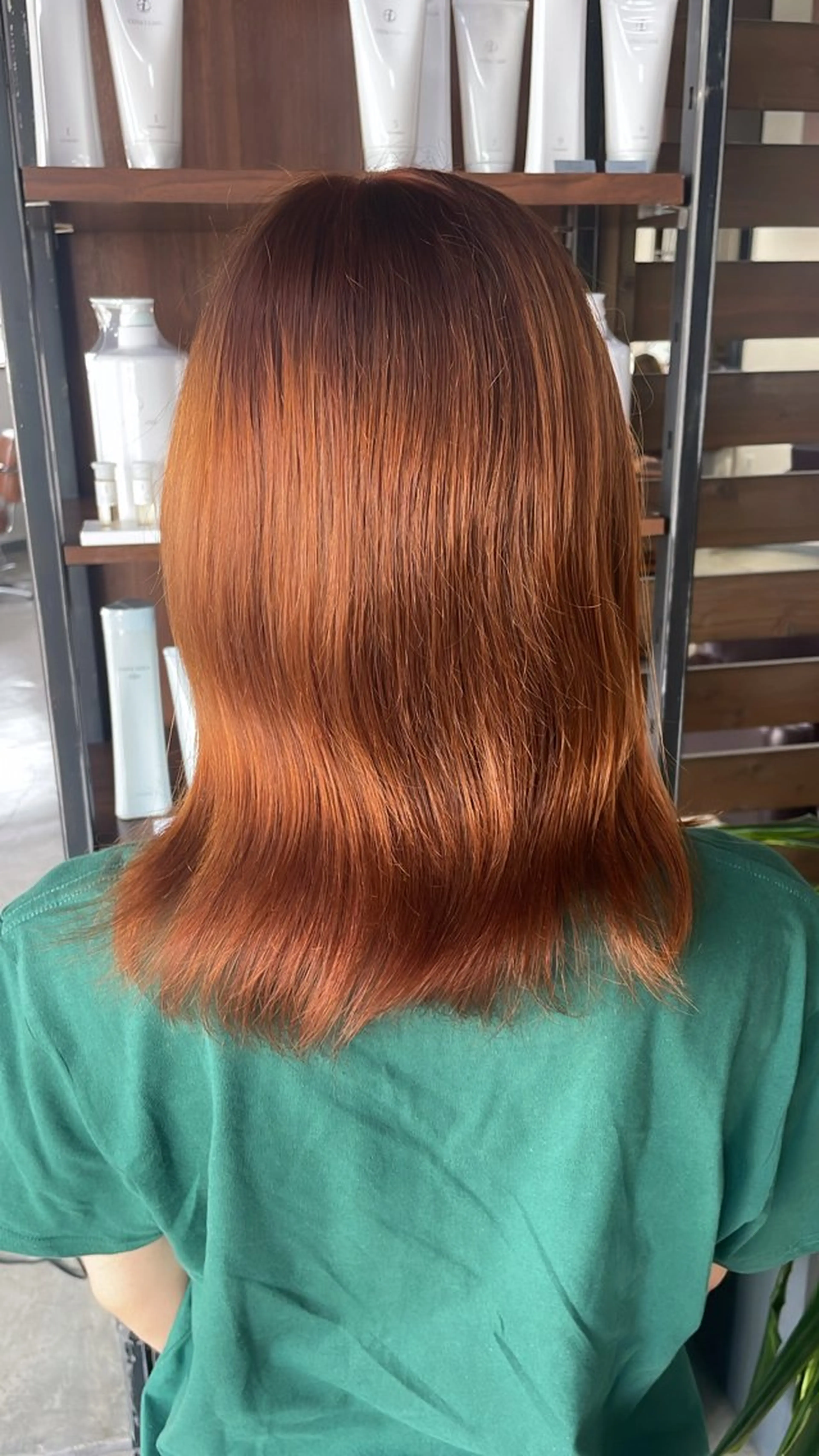 セミロング カラー オレンジ 石川 明歌音のヘアスタイル