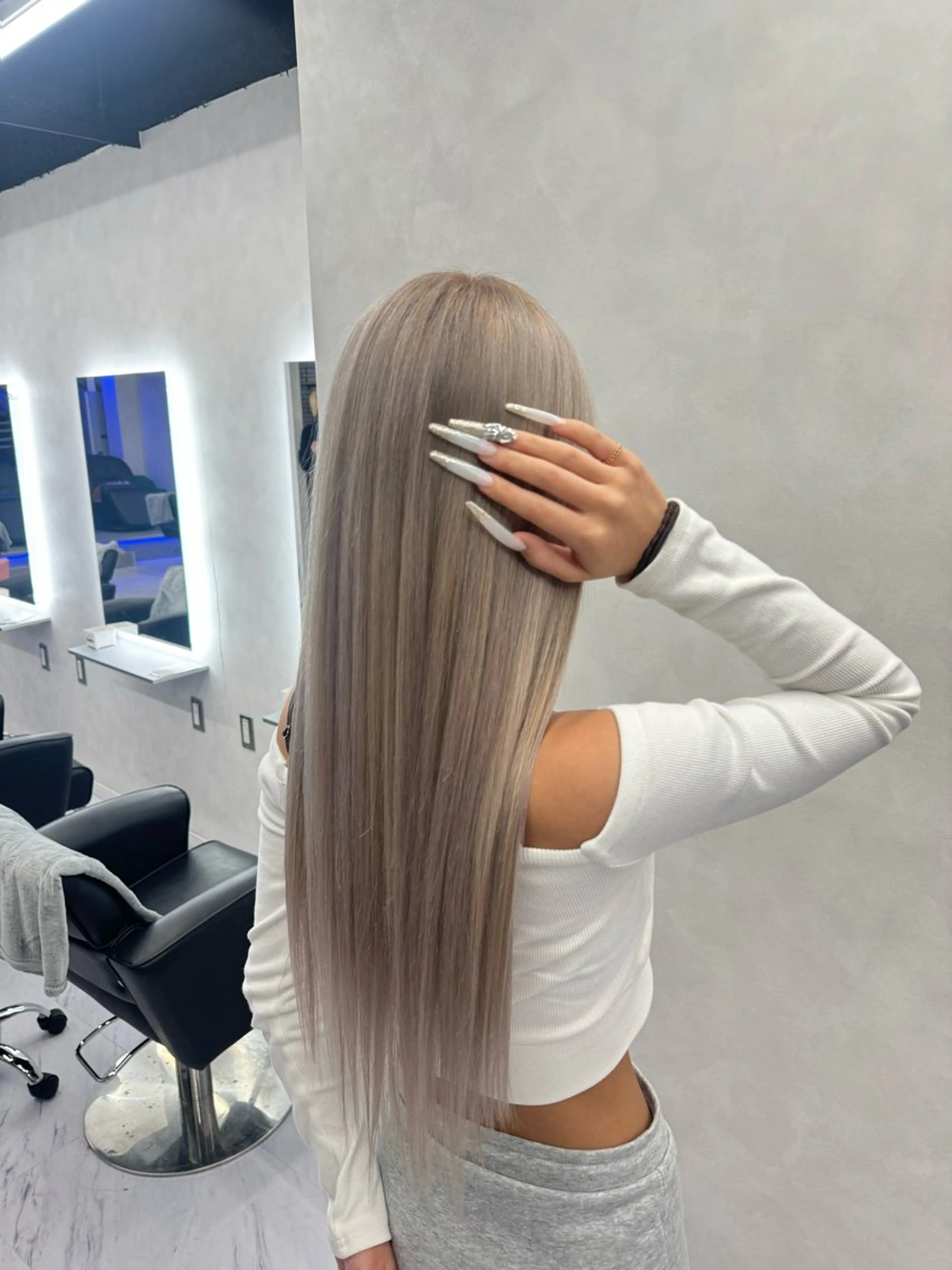 ロング カラー 💛最強ハイトーン 🐝chan🍯のヘアスタイル