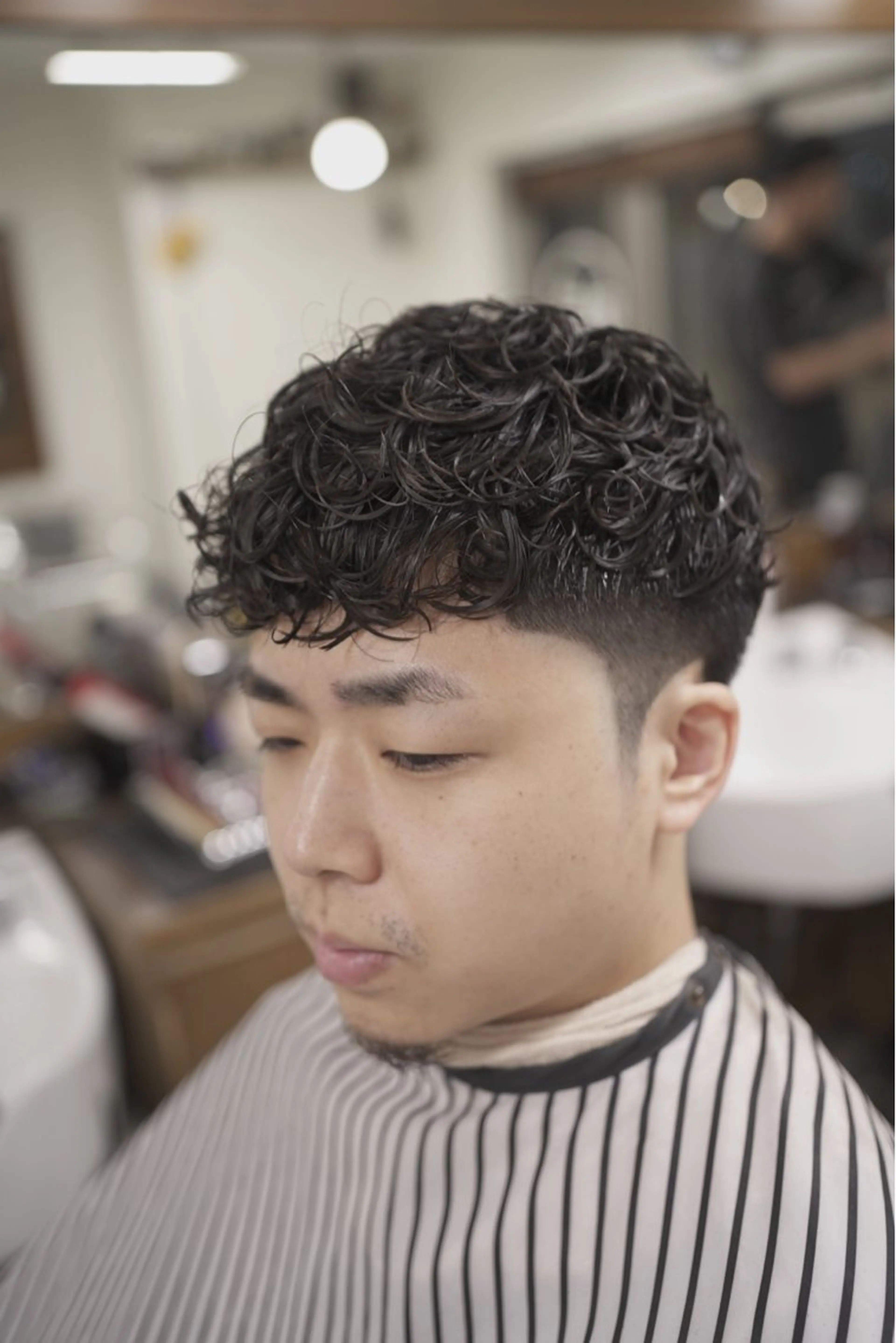 パーマ メンズ フェードカット メンズパーマ スキンフェード メンズツイストパーマ ツイストパーマ カット パーマ ヘアーサロンチョップショップ所属・吉祥寺駅 takumiのヘアスタイル