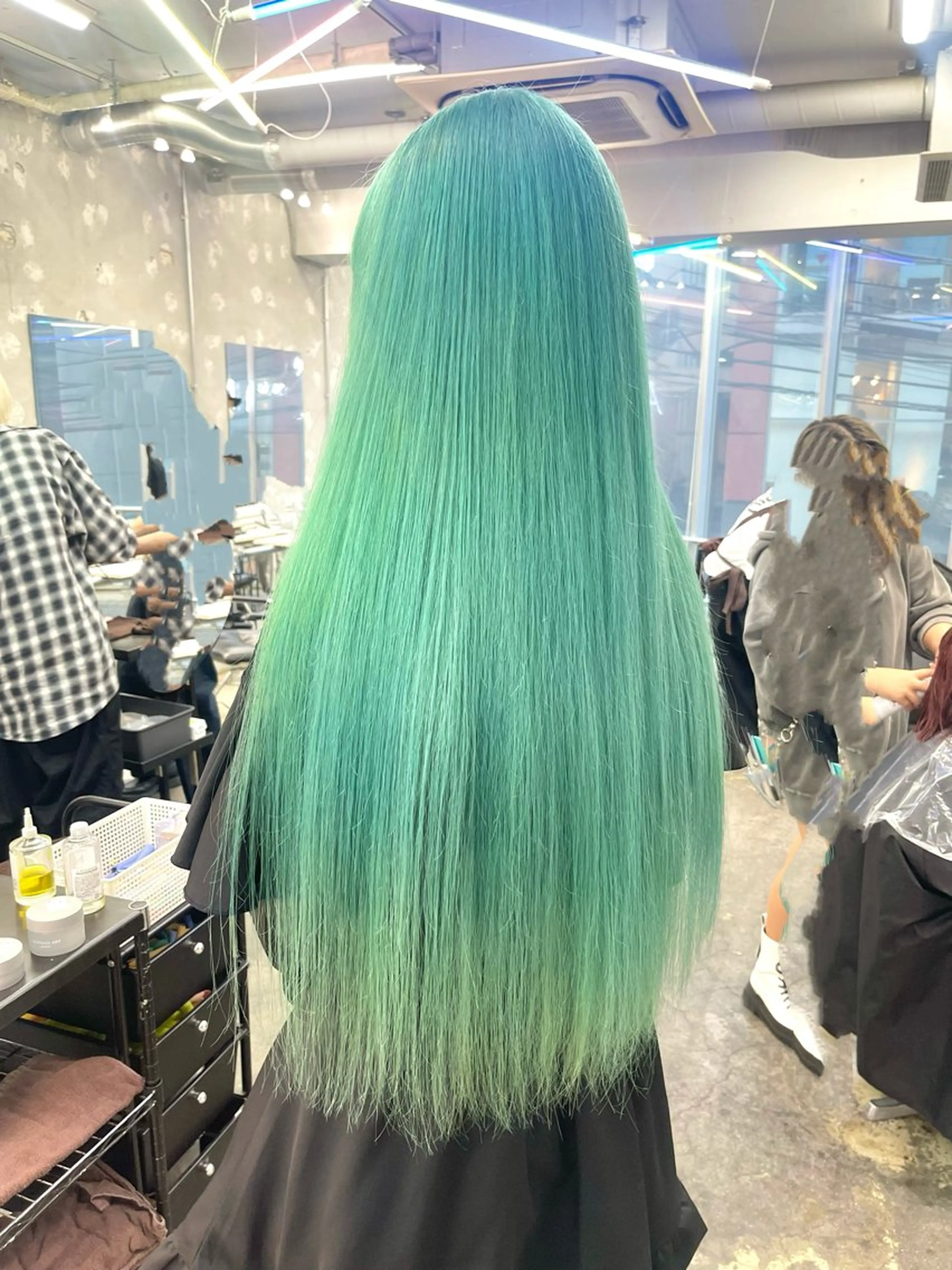 ロング カラー ブリーチ エメラルドグリーン ハイトーンカラー ヘアカラー トリートメント デザインカラーとハイ トーン/HIROKIのヘアスタイル