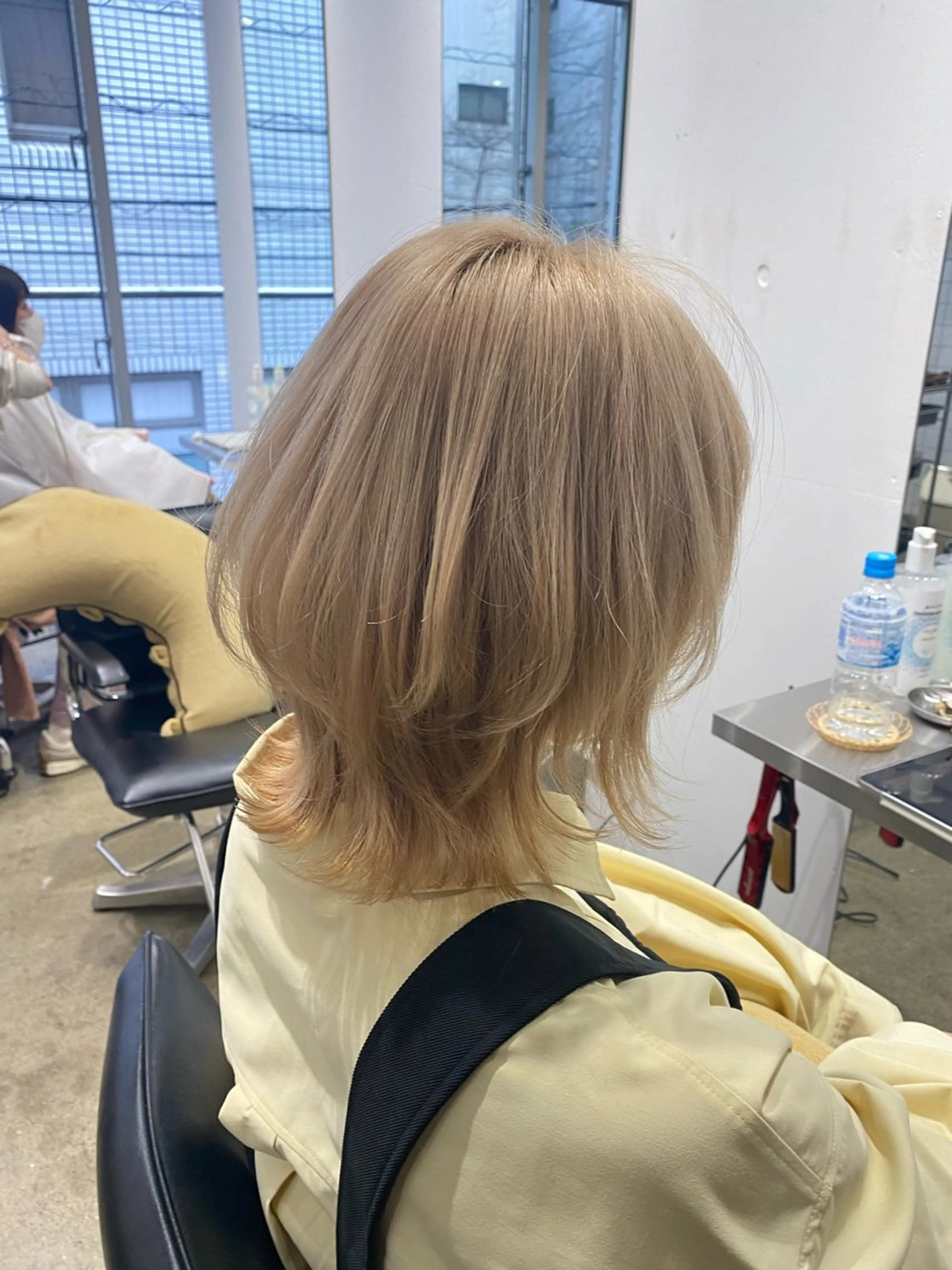 ミディアム カラー ハイトーンカラー ウルフカット SALOWIN新宿三丁目【サロウィン】所属・レイヤー🔶髪質改善 🔶透明感カラー青木のヘアスタイル