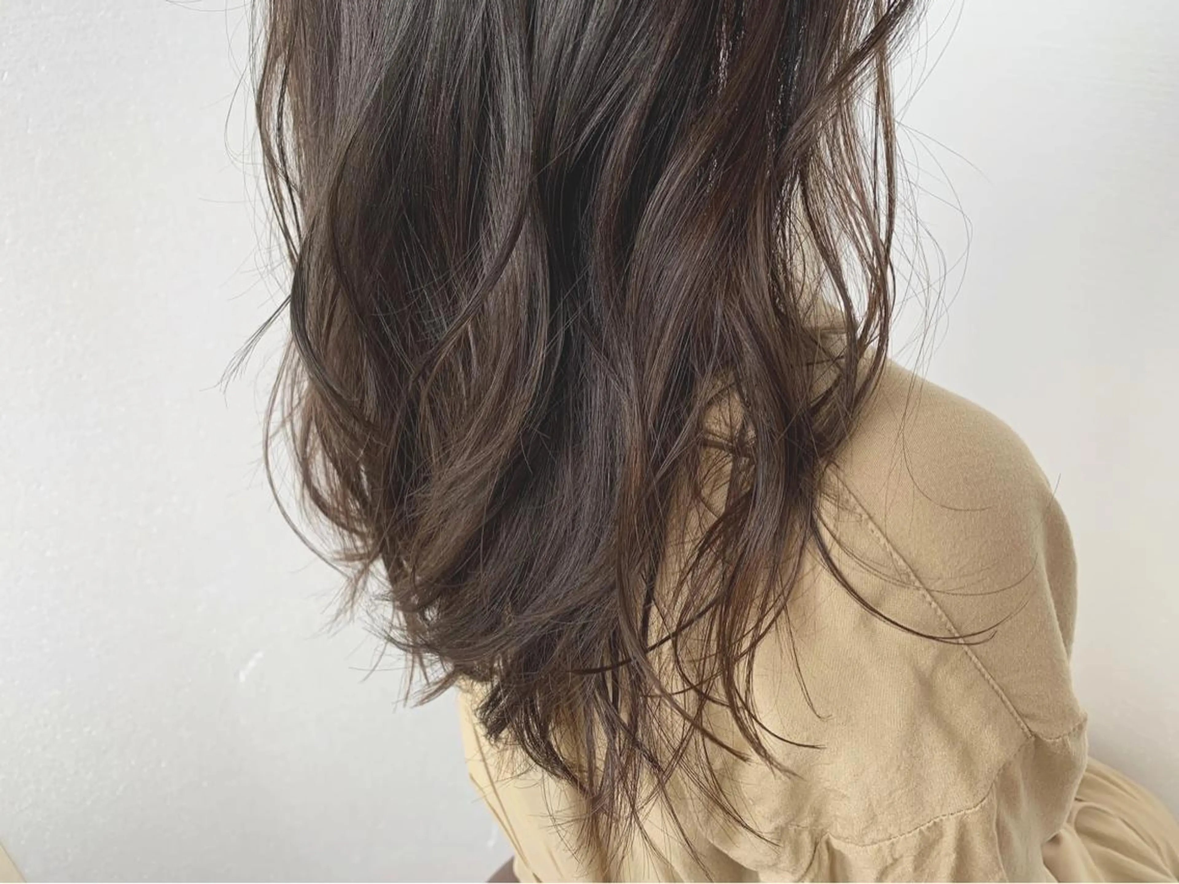 ロング カラー ベージュカラー カット ヘアカラー トリートメント 【Uneユヌ】菊地 春那のヘアスタイル